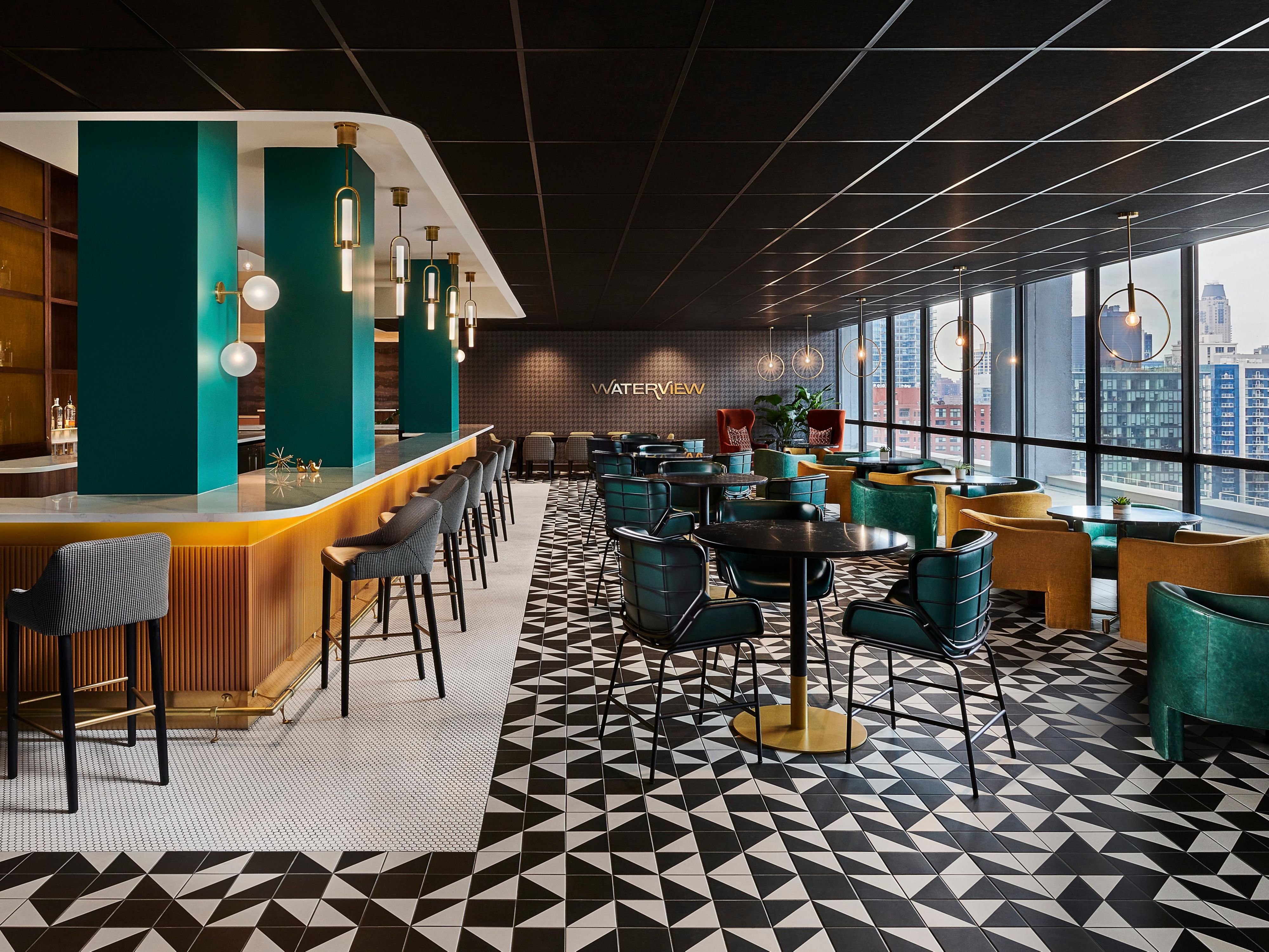 Enjoy elevated American fare at our downtown Chicago restaurant on the 15th floor. A fusion of Chicago classics and global flavors, Waterview offers vibrant dining with panoramic views of the downtown skyline and river. Savor appetizers and hand-crafted drinks at our chic bar or grab a table by the wall of windows overlooking River North.