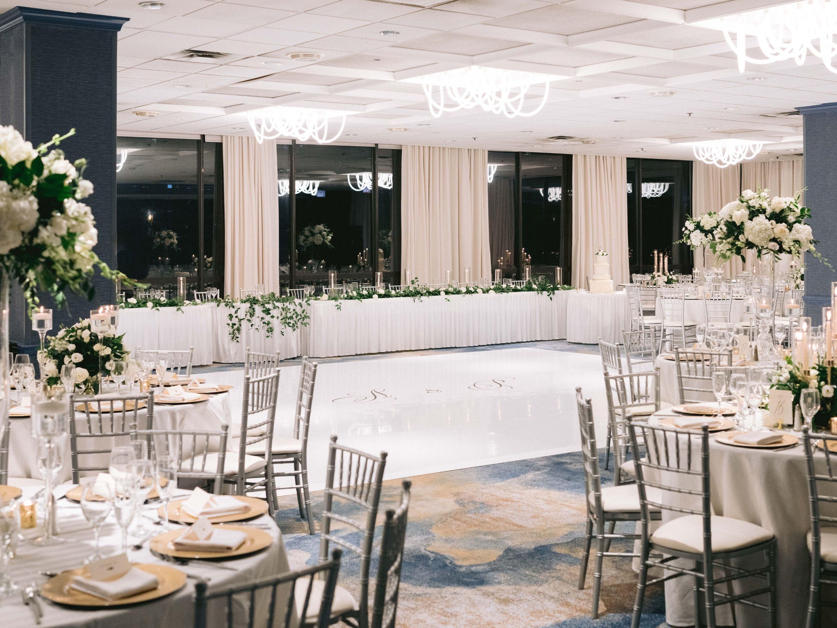 With floor-to-ceiling windows, state-of-the-art AV technology, on-site catering, and 25,000 square feet of flexible event space, the voco™ Chicago Downtown - Riverwalk is the ideal venue for your meeting, conference, gala, or wedding. Business or pleasure, our dedicated team will ensure your event is executed to perfection.