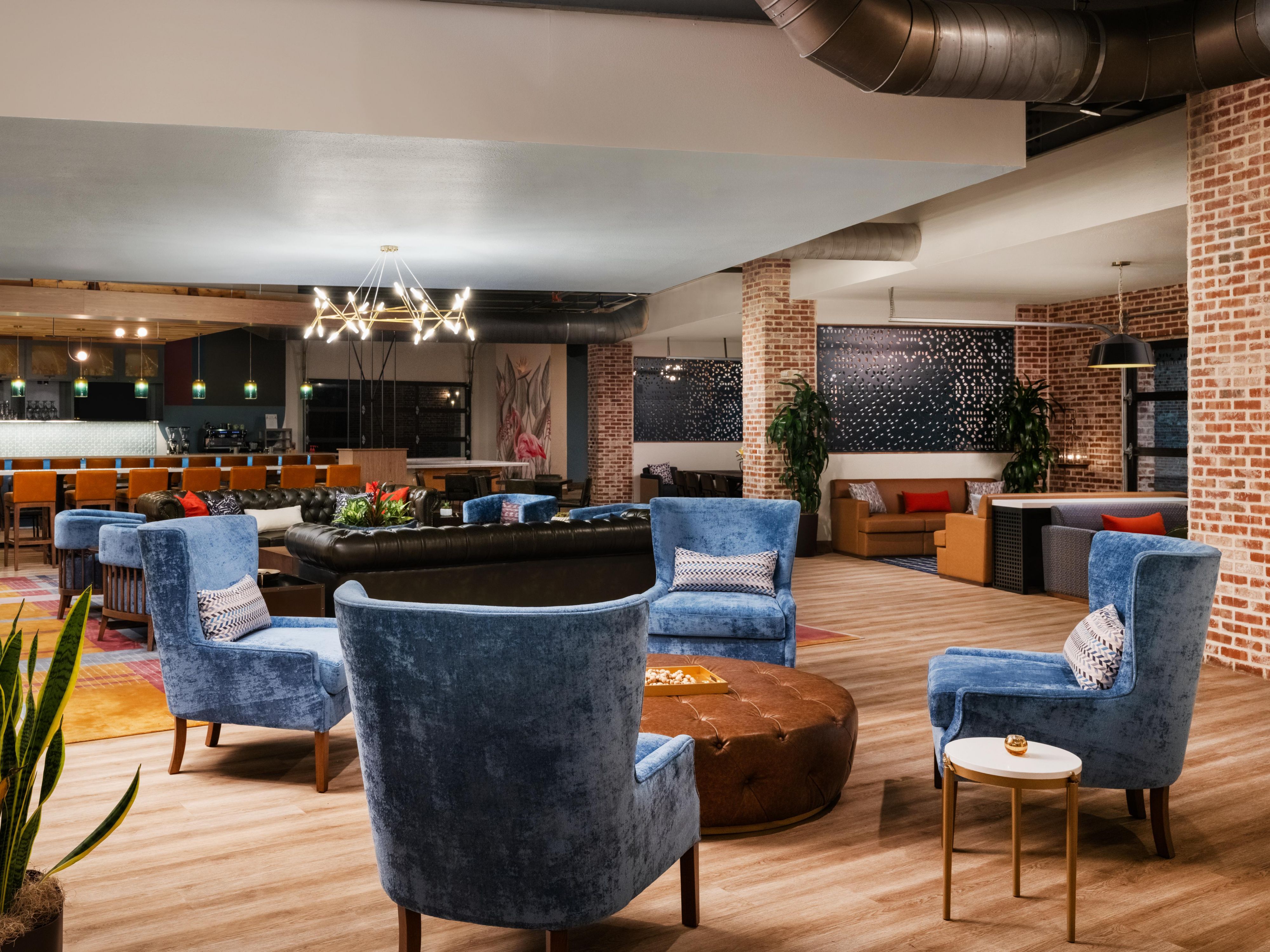 Enjoy dining and drinks in our restaurant and bar – The Lounge – with a hip, industrial edge. Enjoy delicious American cuisine with craft beer, wine, and signature cocktails in our laidback atmosphere. Start your day with breakfast and coffee and ease into your evening with Lone Star inspired appetizers and libations.