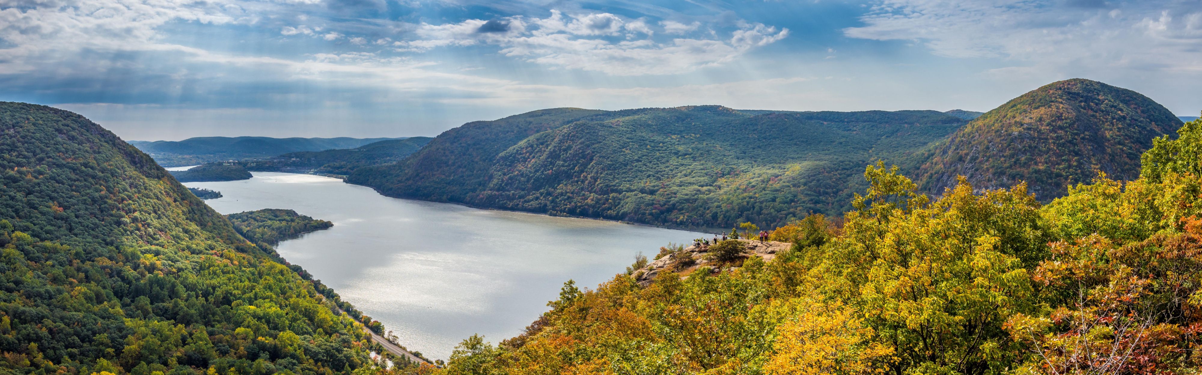 Hudson River: Where scenic views meet tranquil moments.