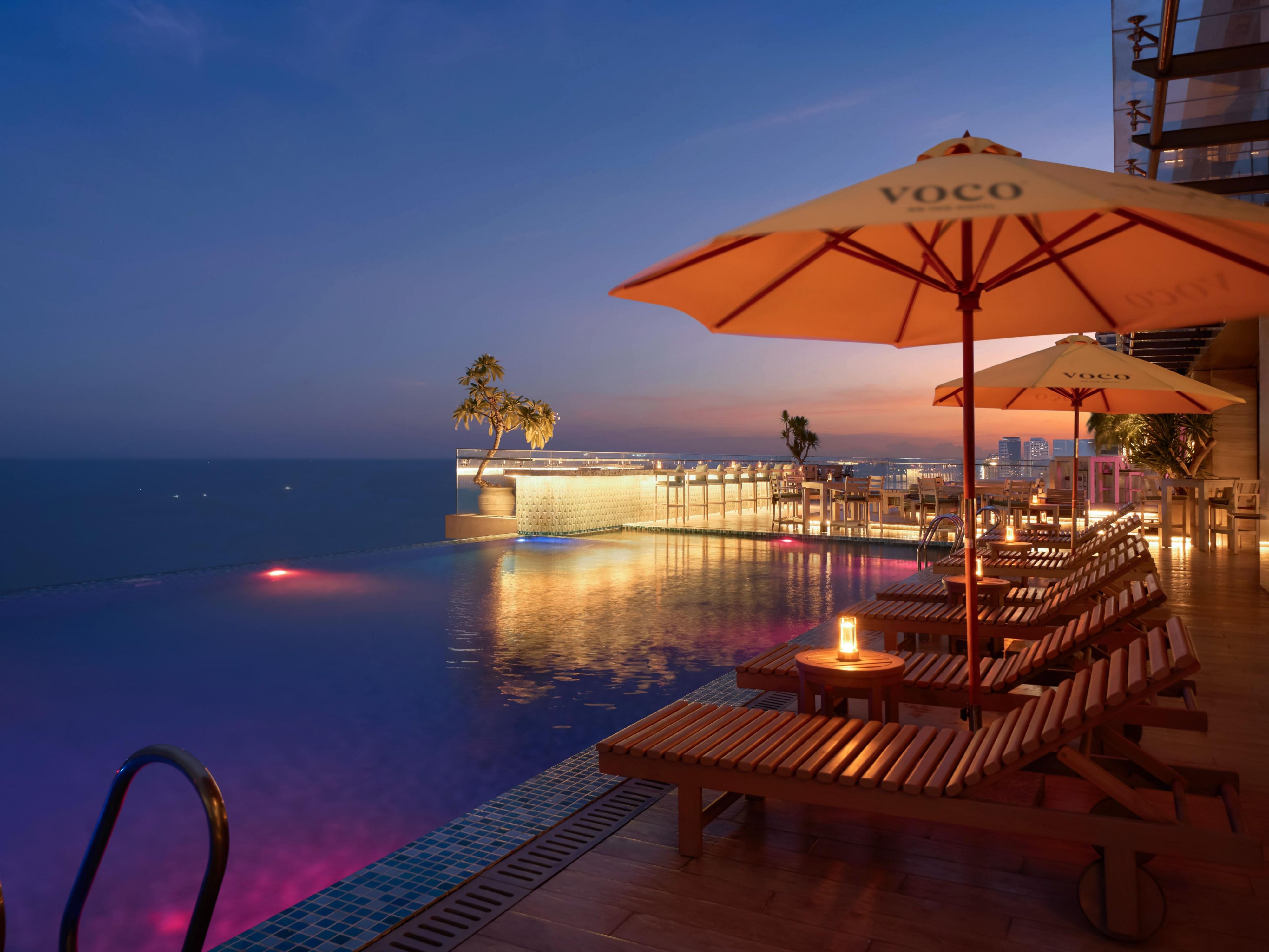 Experience a modern fusion of South American and Asian at Ciela Skybar & Dining, our rooftop bar and dining venue. Sip crafted cocktails by expert mixologists, savor inventive cuisine, and enjoy DJ beats high above Da Nang’s sparkling skyline.