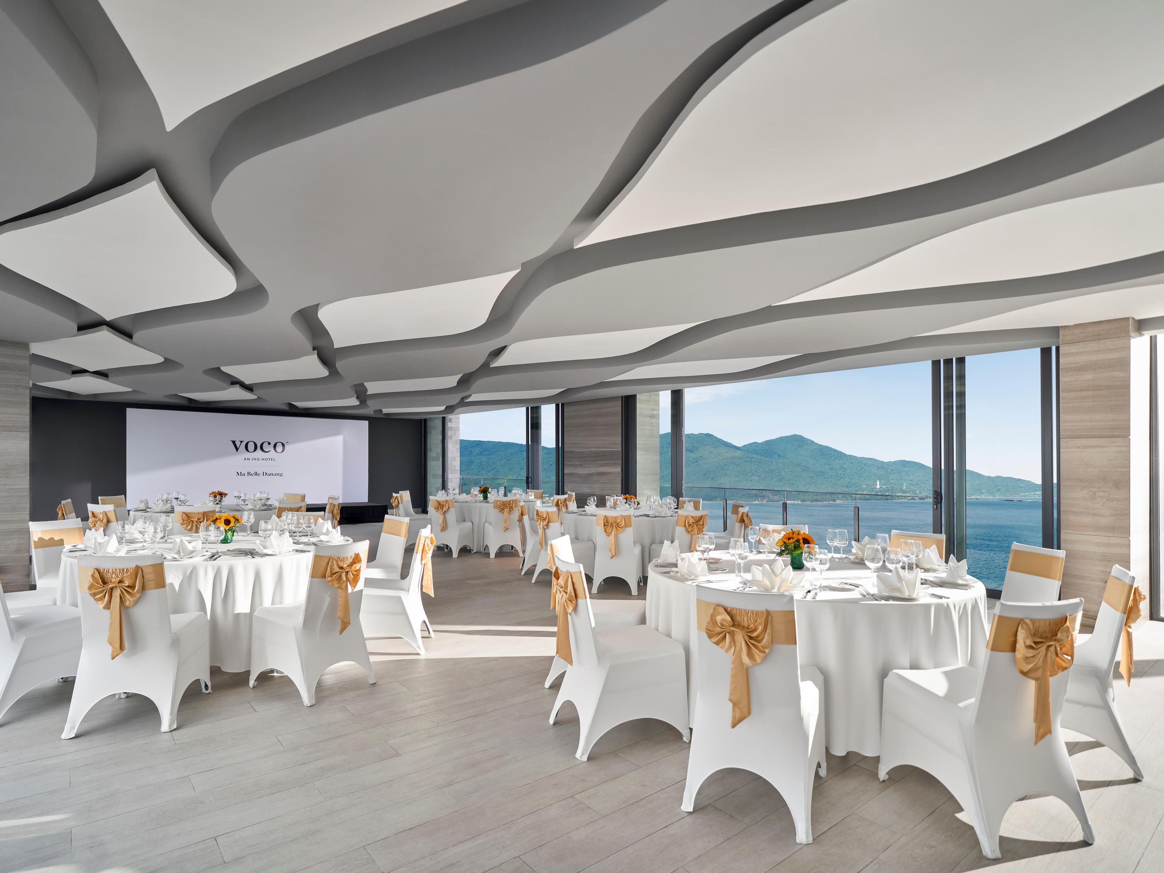 Embrace the wow factor in our Ma Belle Ballroom, perfect for weddings, galas, and conferences, while our 2 meeting rooms are ideal for smaller events. Natural light makes the space feel warm and welcoming. With state-of-the-art equipment and technology, we're ready to bring your vision to life.
