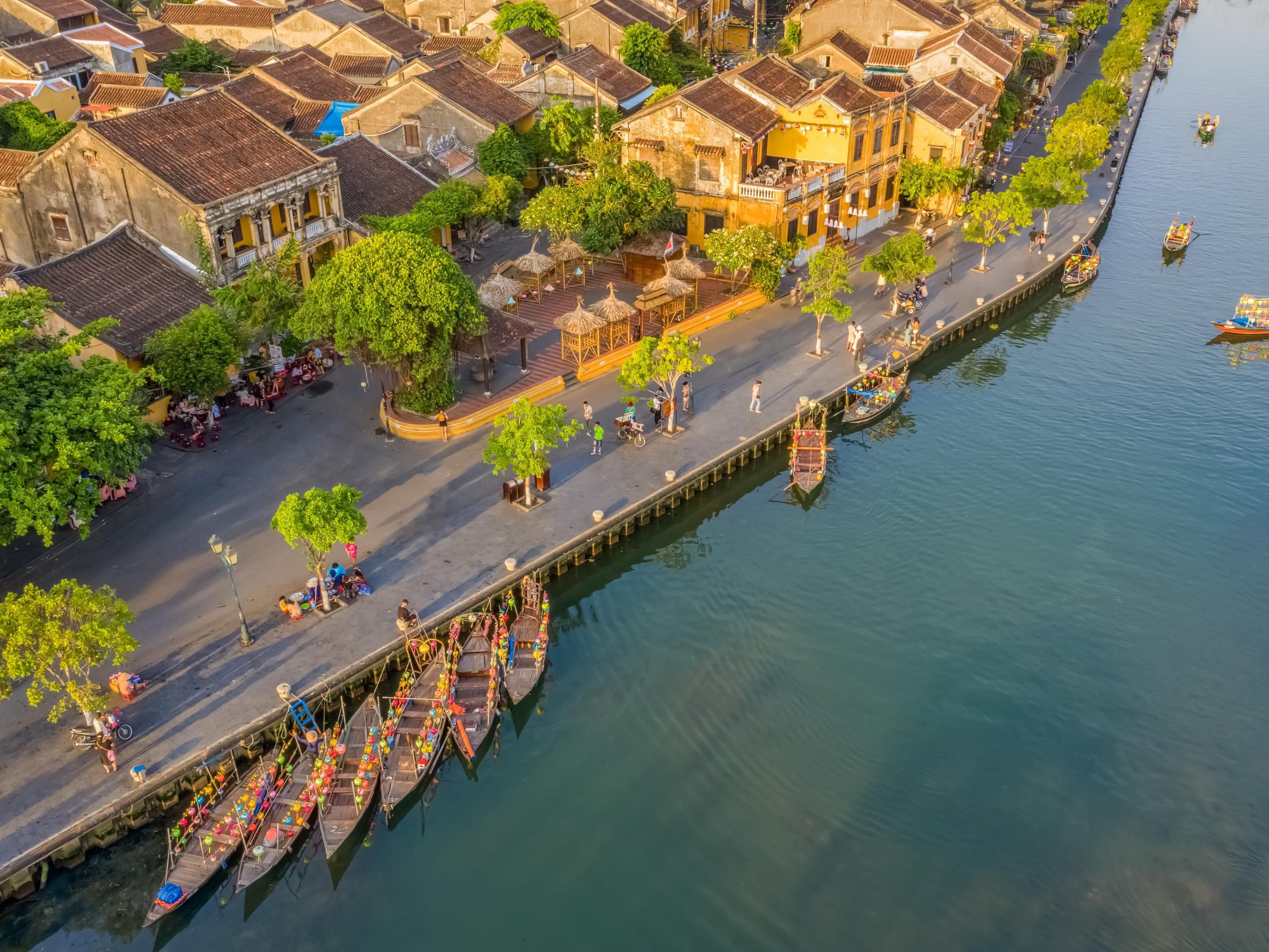In the heart of Da Nang, voco Ma Belle by IHG is just 15 minutes from Da Nang International Airport and 30 minutes from Hoi An Ancient Town. Step outside to discover famous attractions, shopping, dining, and East Sea Park - home to vibrant festivals and lively countdowns.
