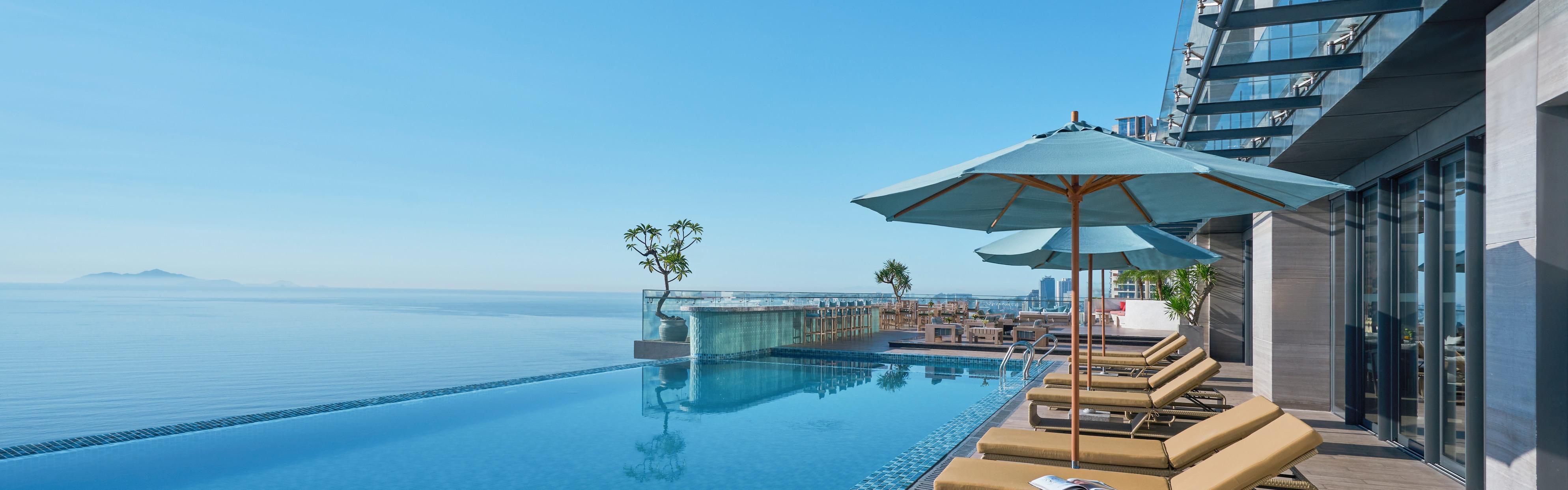 $hotelInfo.mediaDetails.welcomePhotos.primaryPhoto.caption}