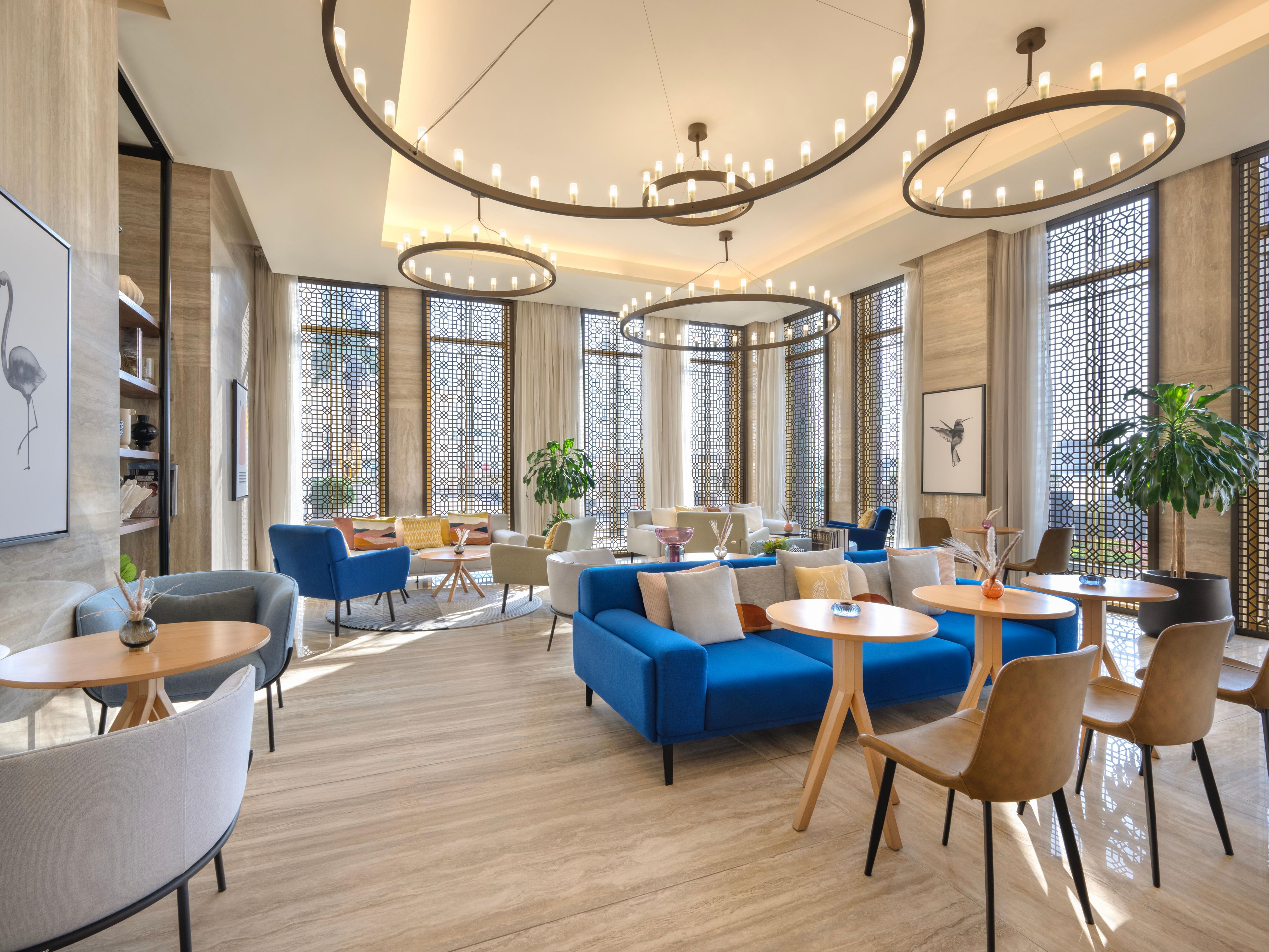 From a hearty breakfast to energize your morning, to chef-curated lunch specials, refreshing smoothies, and our indulgent cake of the week there’s something delicious waiting for you every day.
Treat yourself to the flavors you love at Serenitea