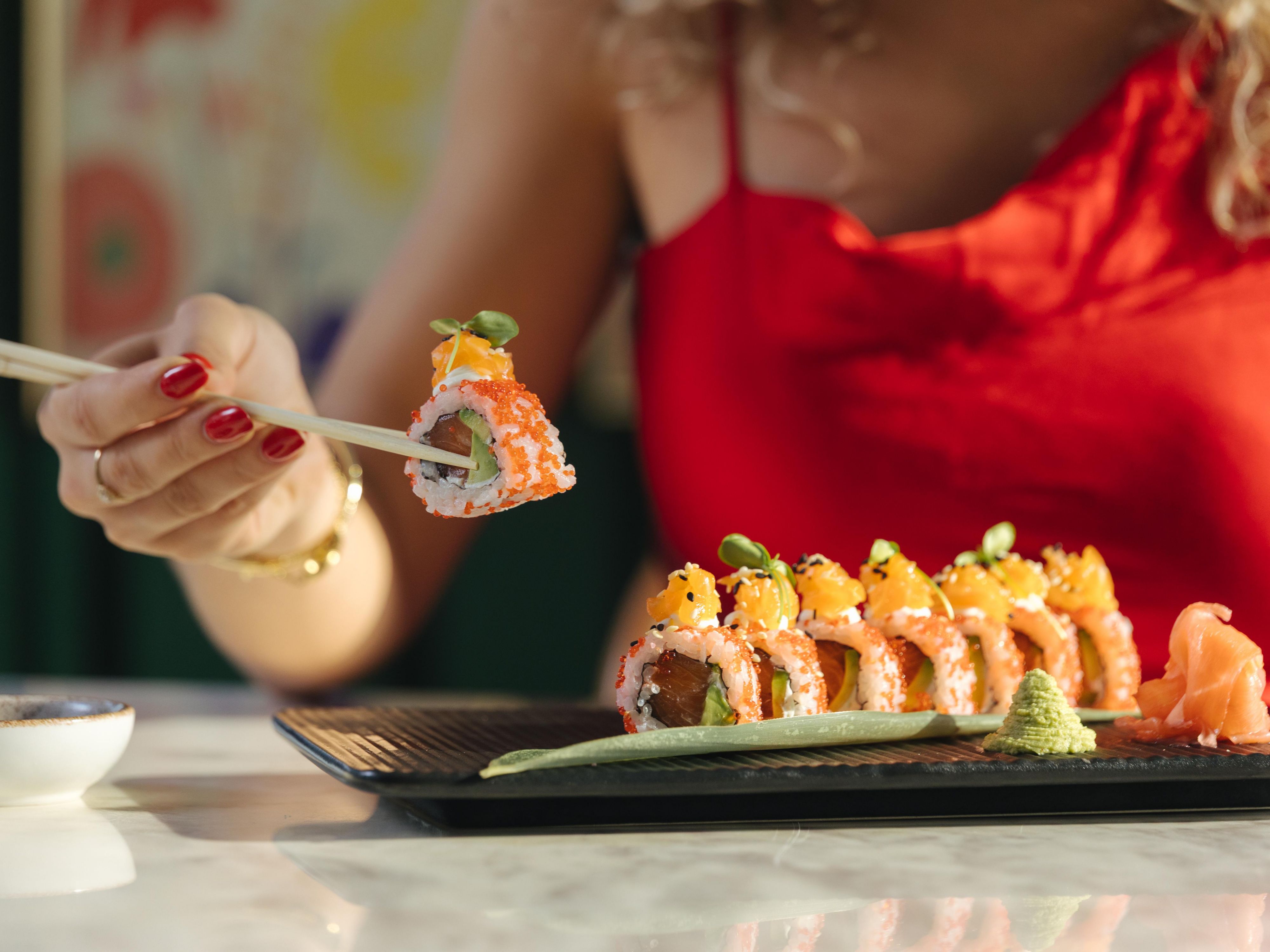 Enjoy an all-you-can-eat sushi at Windows Bar & Lounge with live DJ beats, and unbeatable views from 49th floor!

Every Monday from 7 pm to 10 pm.

25%–30% dining discount for IHG One Rewards members.