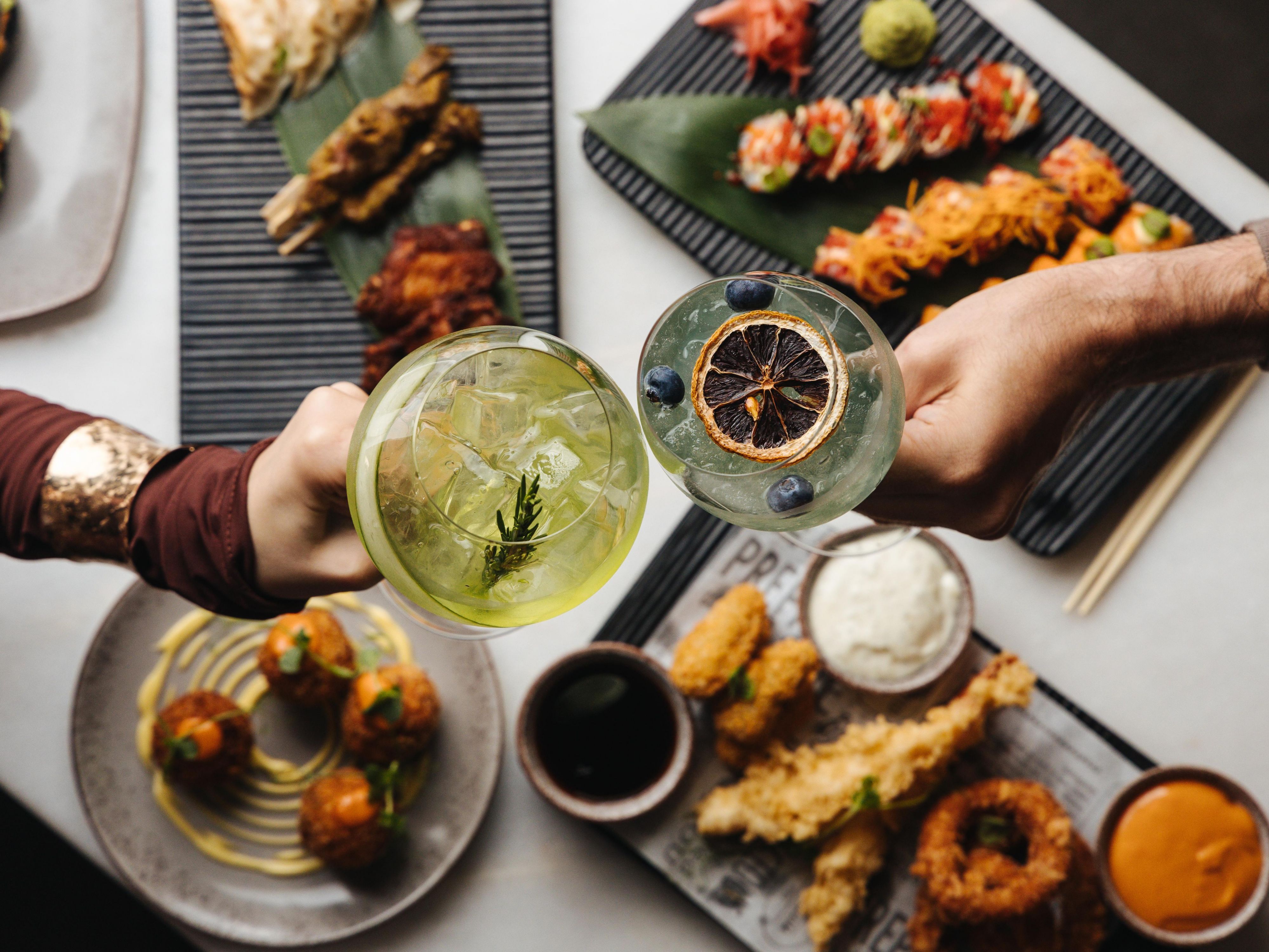 Start your weekend off right at Windows Bar & Lounge! Indulge in endless sharing plates, bottomless drinks, and live DJ sets featuring your favorite tunes.

Every Friday from 6 pm to 10 pm.

25%–30% dining discount for IHG One Rewards members.
