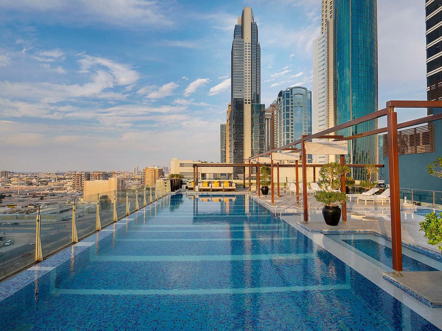 Infinity pool, voco Dubai, view of Jumierah Beach form 7th Floor