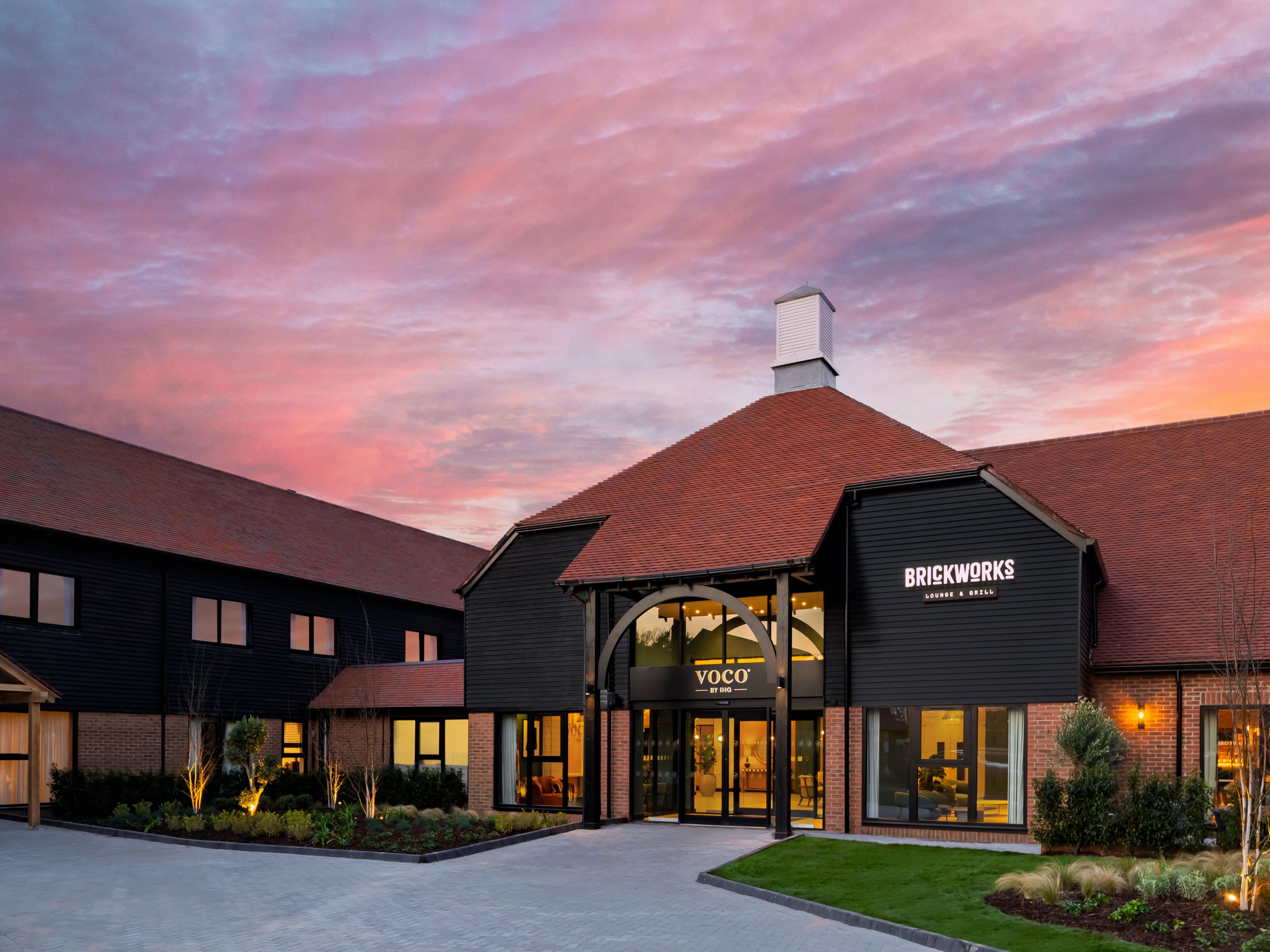 Looking for the perfect gift to spoil a loved one with? They’ll love one of our gift vouchers – perfect for a birthday, engagement, wedding gift or just because! Monetary vouchers can redeemed by the recipient for stays or brunch, dinner or drinks in Brickworks Lounge and Grill.