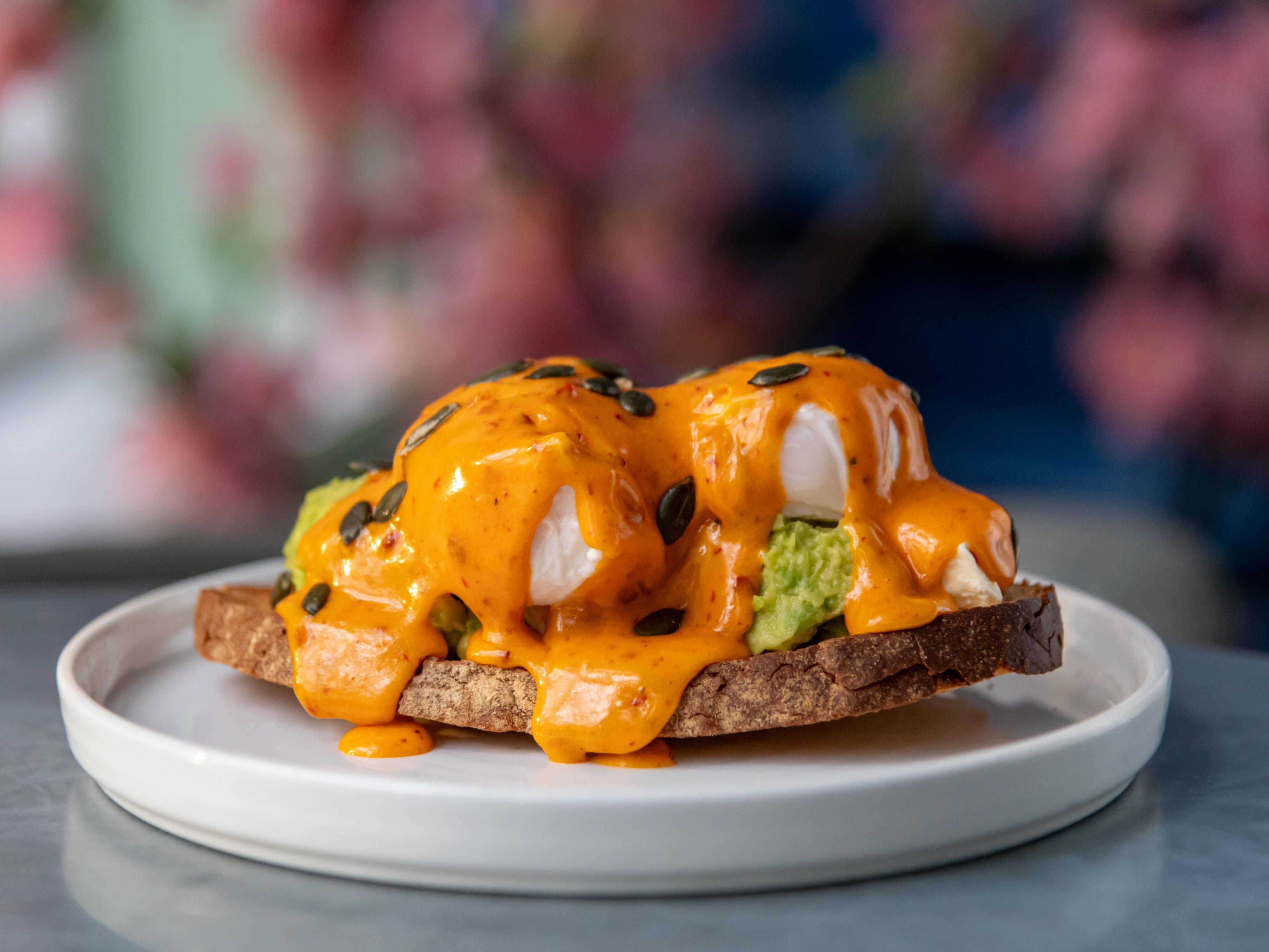 Start your day at Champagne Central, where brunch gets a Scottish flair. Savour our haggis shakshuka or indulge in Scottish smoked salmon with poached eggs. Treat yourself to our grand pancakes and waffles before exploring. Not an early bird? No worries—brunch is served from 10 am to 2 pm, so you can enjoy it at your own pace, Glasgow.