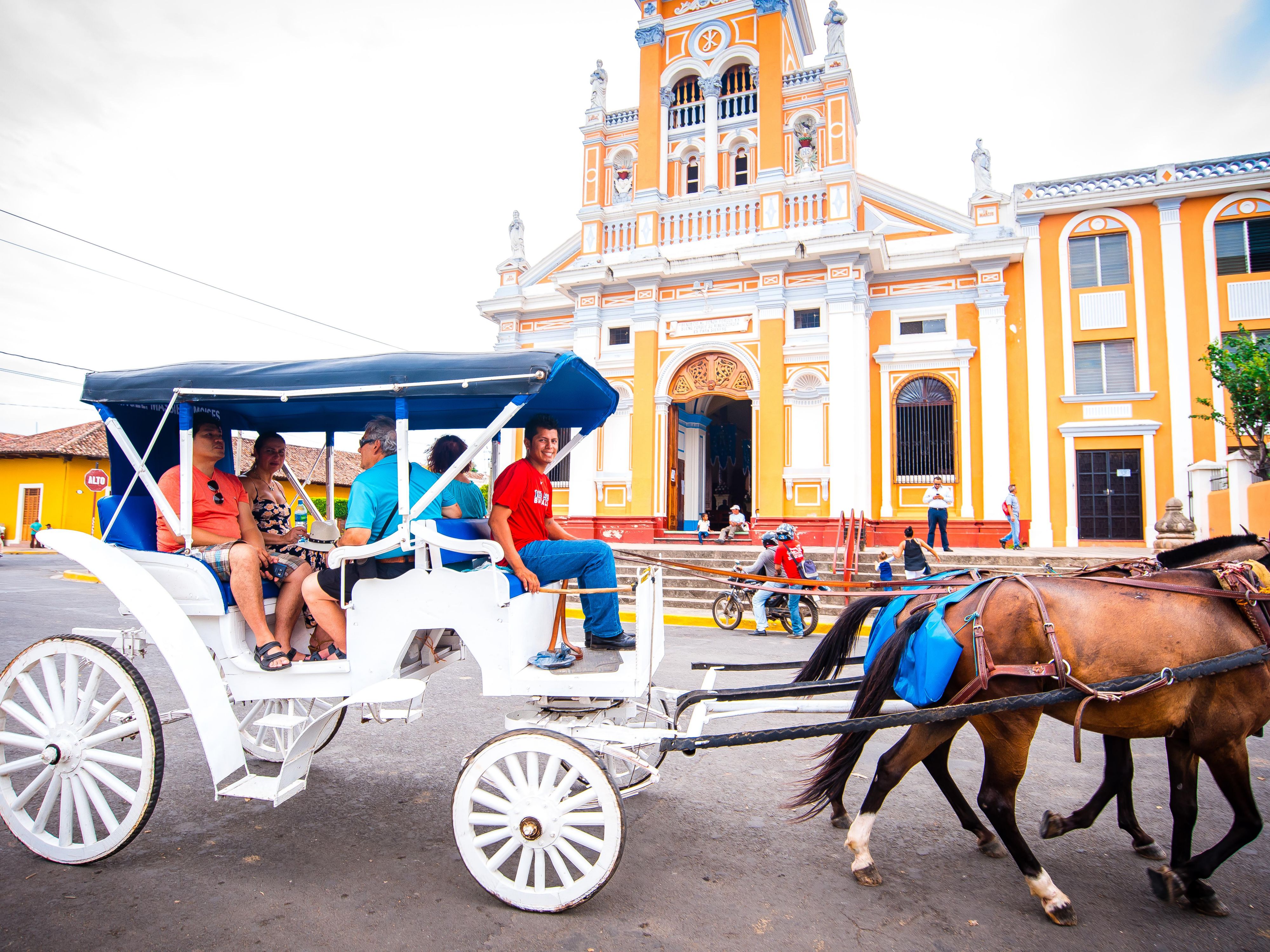 Granada is characterized by being a colonial city with great history, where you can visit the San Francisco Convent Museum Cultural Center, which includes five museums: the Community and History of Granada, National Museum of Primitive Paintings, the Museum of Popular and Religious Art.