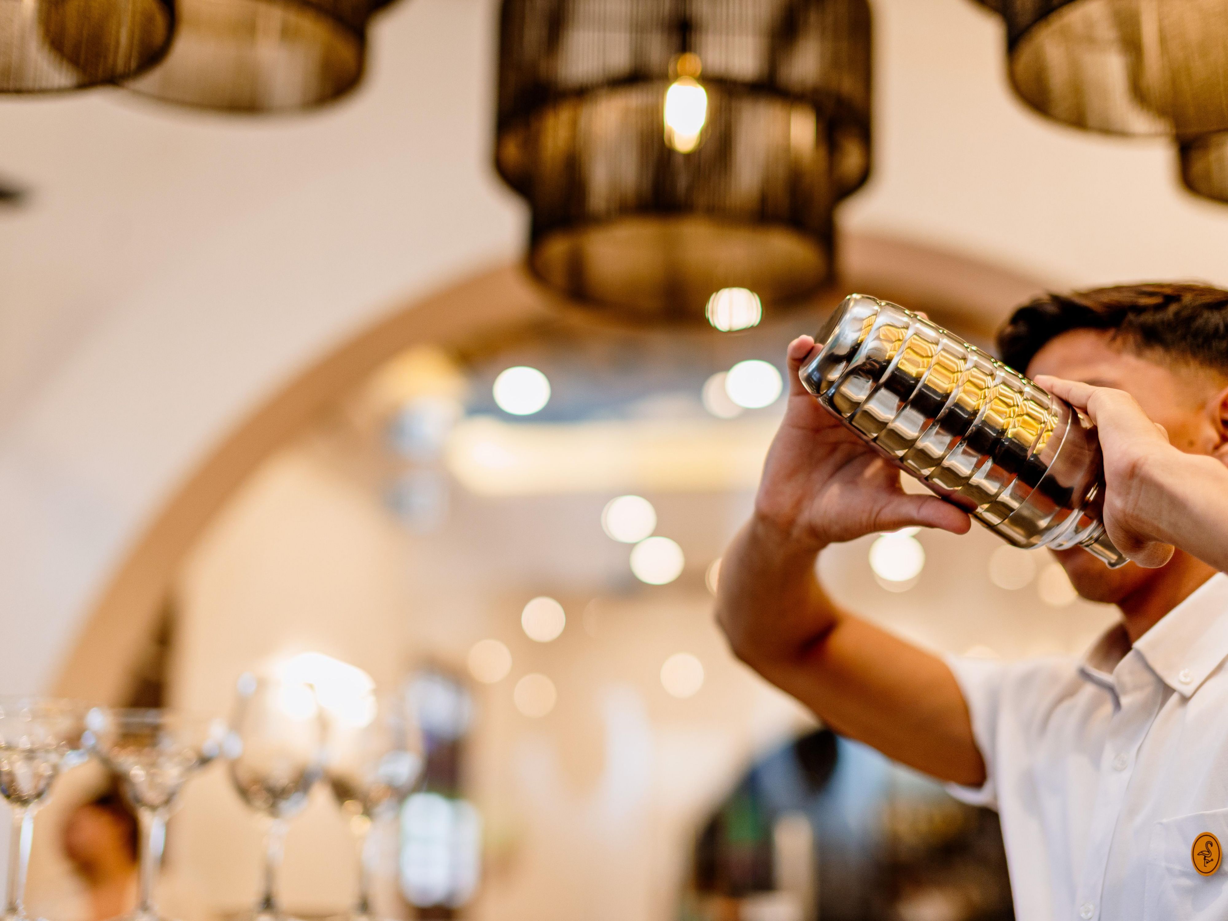 The Bar is a lively bar in the city center. This indoor/outdoor bar concept combines the charm and character of the local colonial architecture with the sophistication and quality of an exclusive restaurant, where you can enjoy delicious cocktails and chat with your friends.