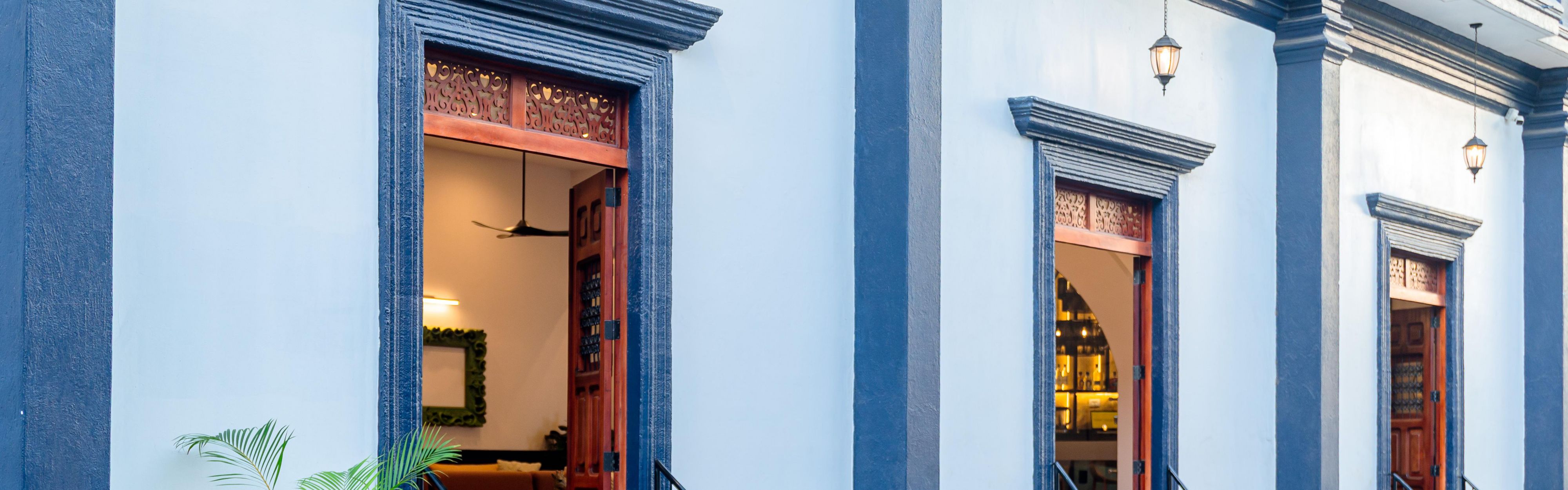 $hotelInfo.mediaDetails.welcomePhotos.primaryPhoto.caption}