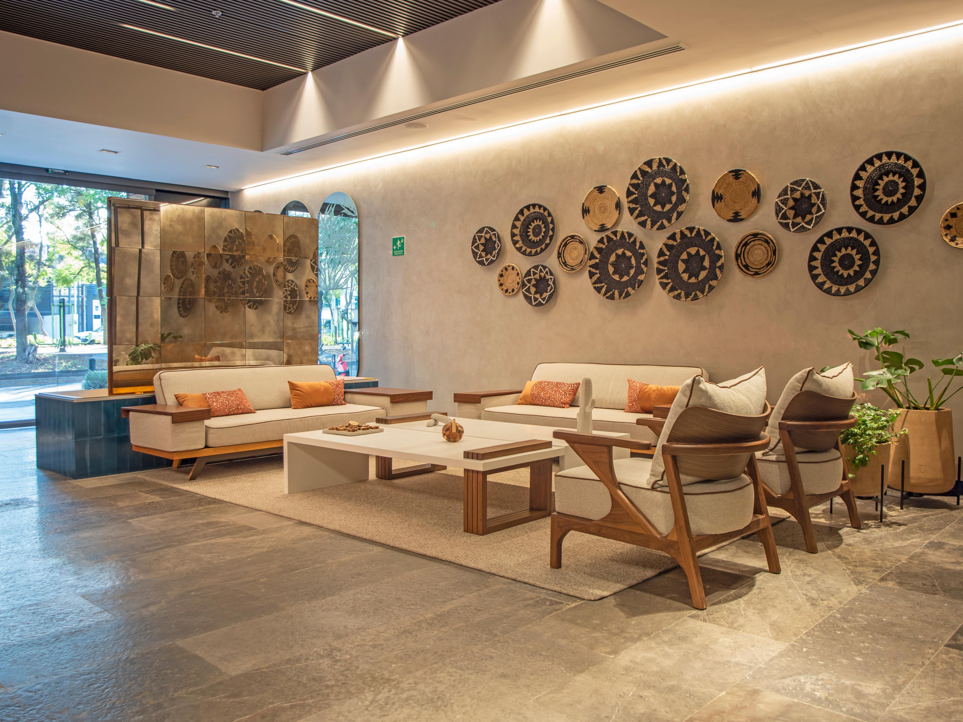 We are just seven minutes from the new American Consulate. 
Stay with us and enjoy the excellent location that voco Guadalajara Neruda offers.