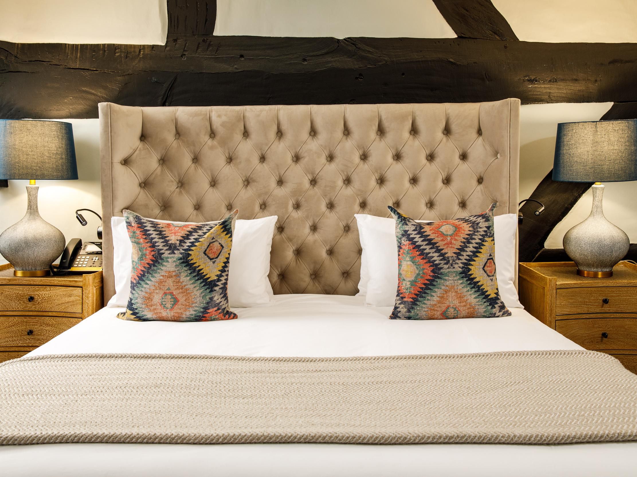 At voco Lythe Hill, your room is designed for “me time” in the heart of green Surrey. Sinking into soft bedding, you’ll appreciate the subtle eco-touches, clever design and laid-back voco spirit. A place where sustainability meets comfort, and where countryside peace becomes part of your stay.
