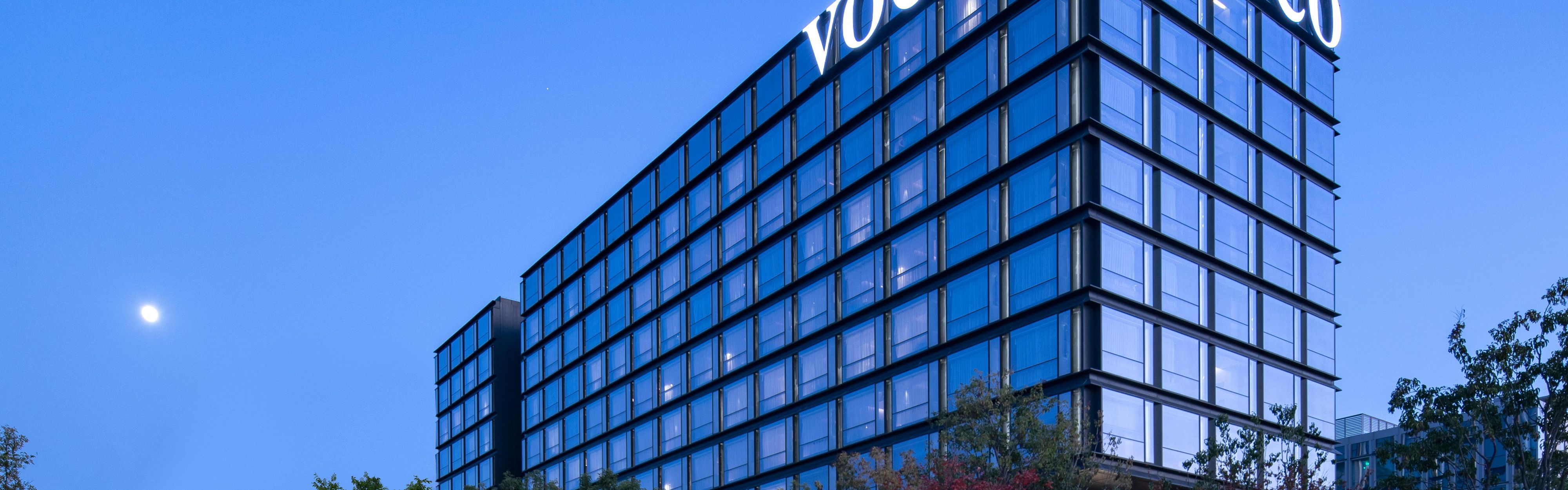 $hotelInfo.mediaDetails.welcomePhotos.primaryPhoto.caption}