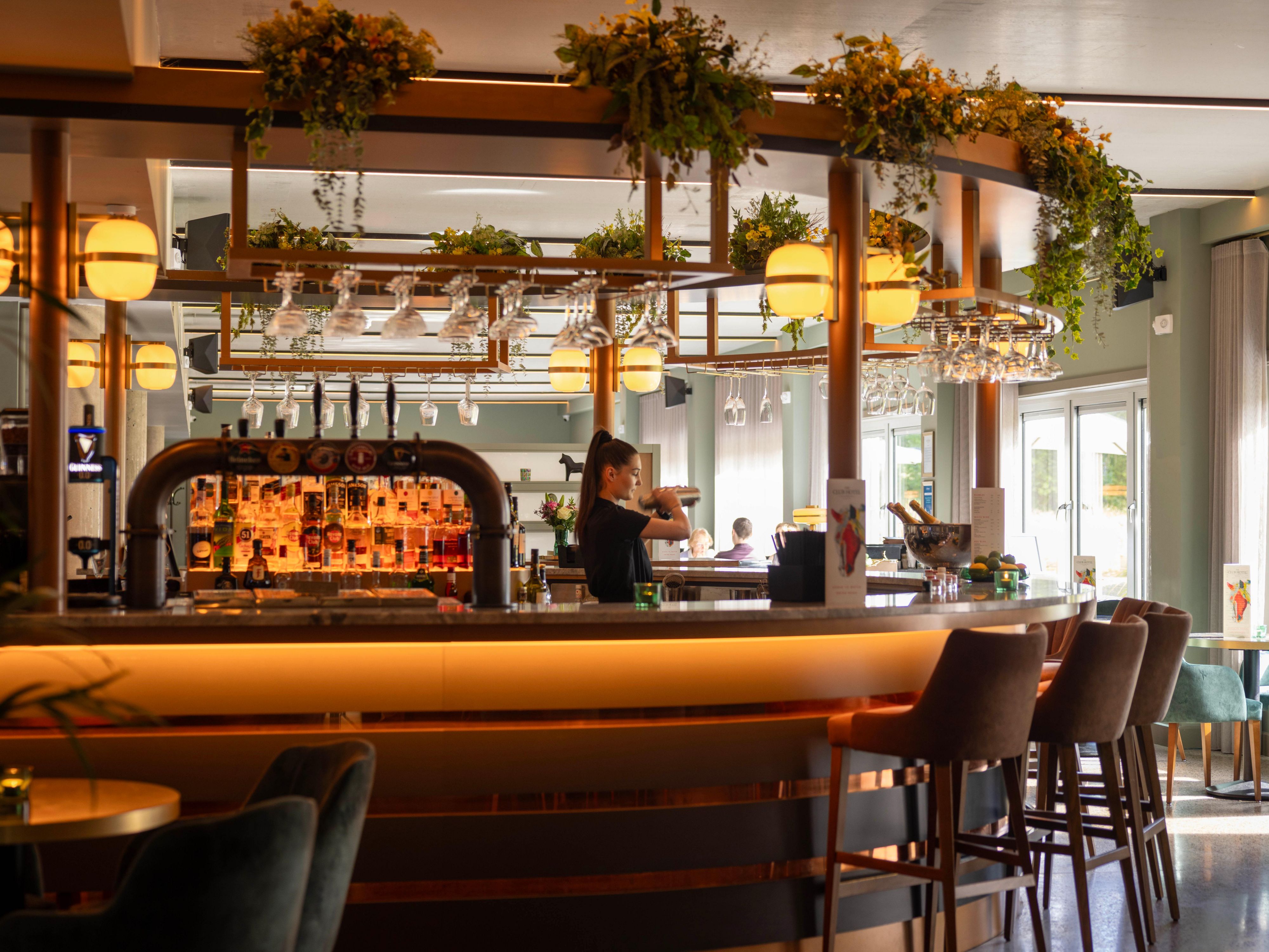 Enjoy complimentary nibbles at Club Bar between 5 pm & 7 pm for those ordering a drink.