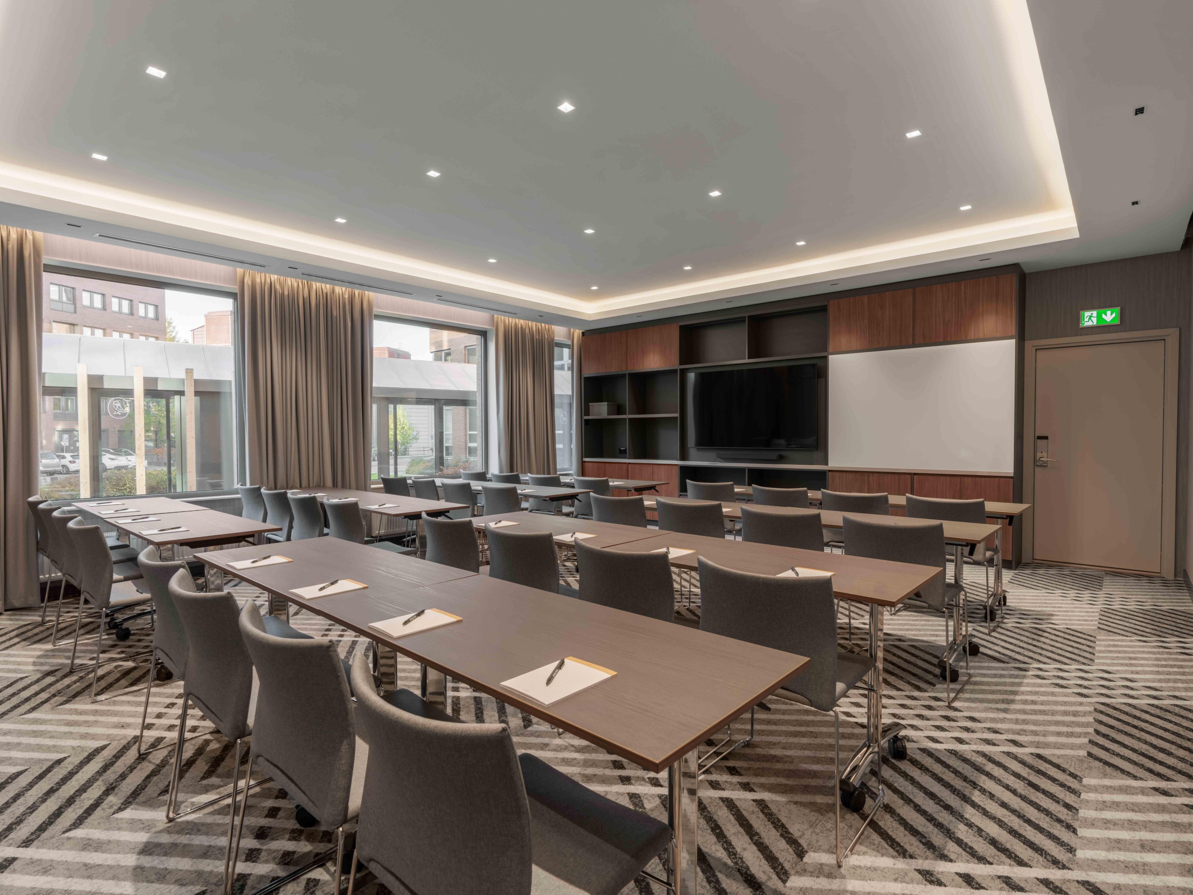 The hotel offers versatile meeting spaces, all with advanced video conferencing technology. Ranging from rooms for 8 to 200 guests, including Kusten, Skärgården, Trollet, Skogen and Havet, each space ensures seamless business meetings and events, ideal for workshops, corporate gatherings, and private functions.