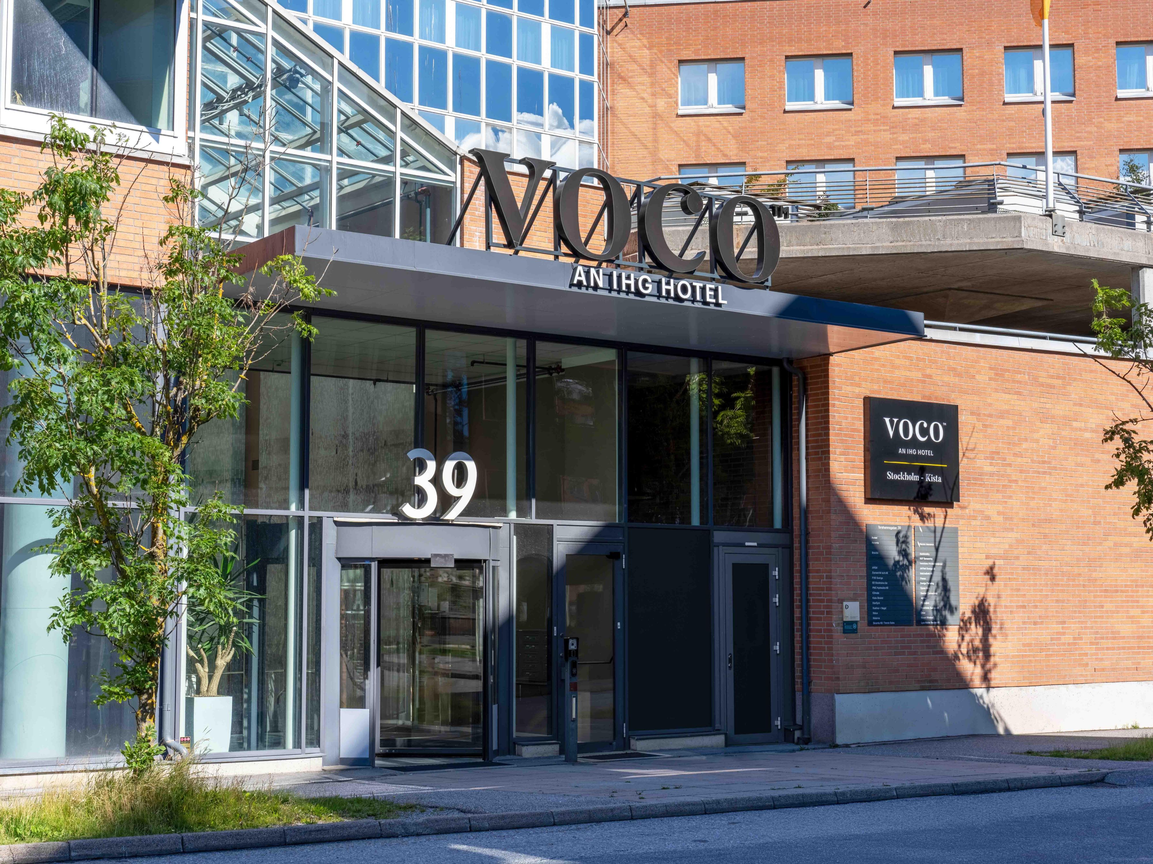 Discover extensive recreational areas designed for relaxation and leisure. From serene green spaces to walking trails, enjoy the balance of outdoor activities and peaceful moments. These areas are perfect for unwinding, socialising, or simply taking in the beauty of Northern Stockholm.