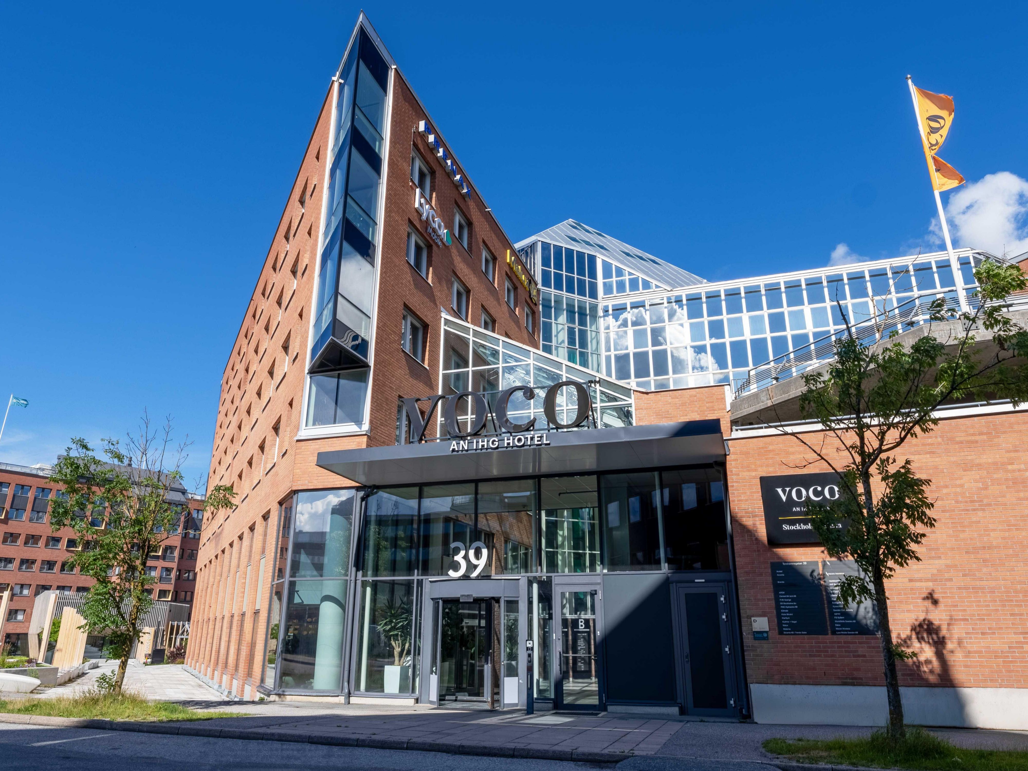 Located in the heart of Kista, our hotel is near tech hubs, urban parks, and attractions like Kista Science City and Kistamassen. With excellent public transport, enjoy seamless access to central Stockholm and direct routes to Arlanda Airport, making us an ideal base for exploring the city.
