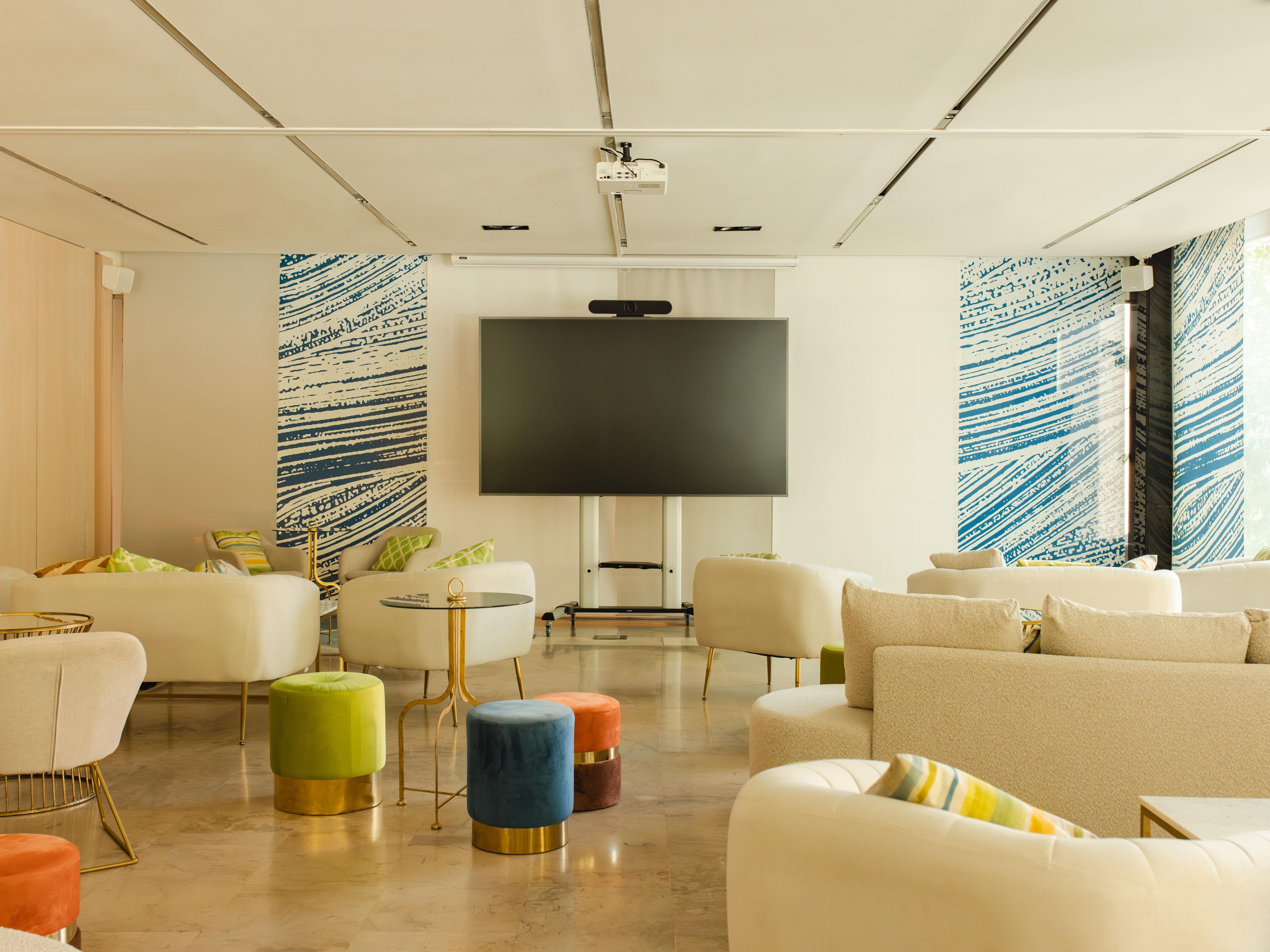 With 1,250 square meters of flexible space, our 17 meeting rooms adapt to various configurations. Each is equipped with state-of-the-art technology to elevate your event. Our spectacular rooftop venue offers a picturesque setting for corporate gatherings or romantic weddings. Let us tailor your event with exceptional service.