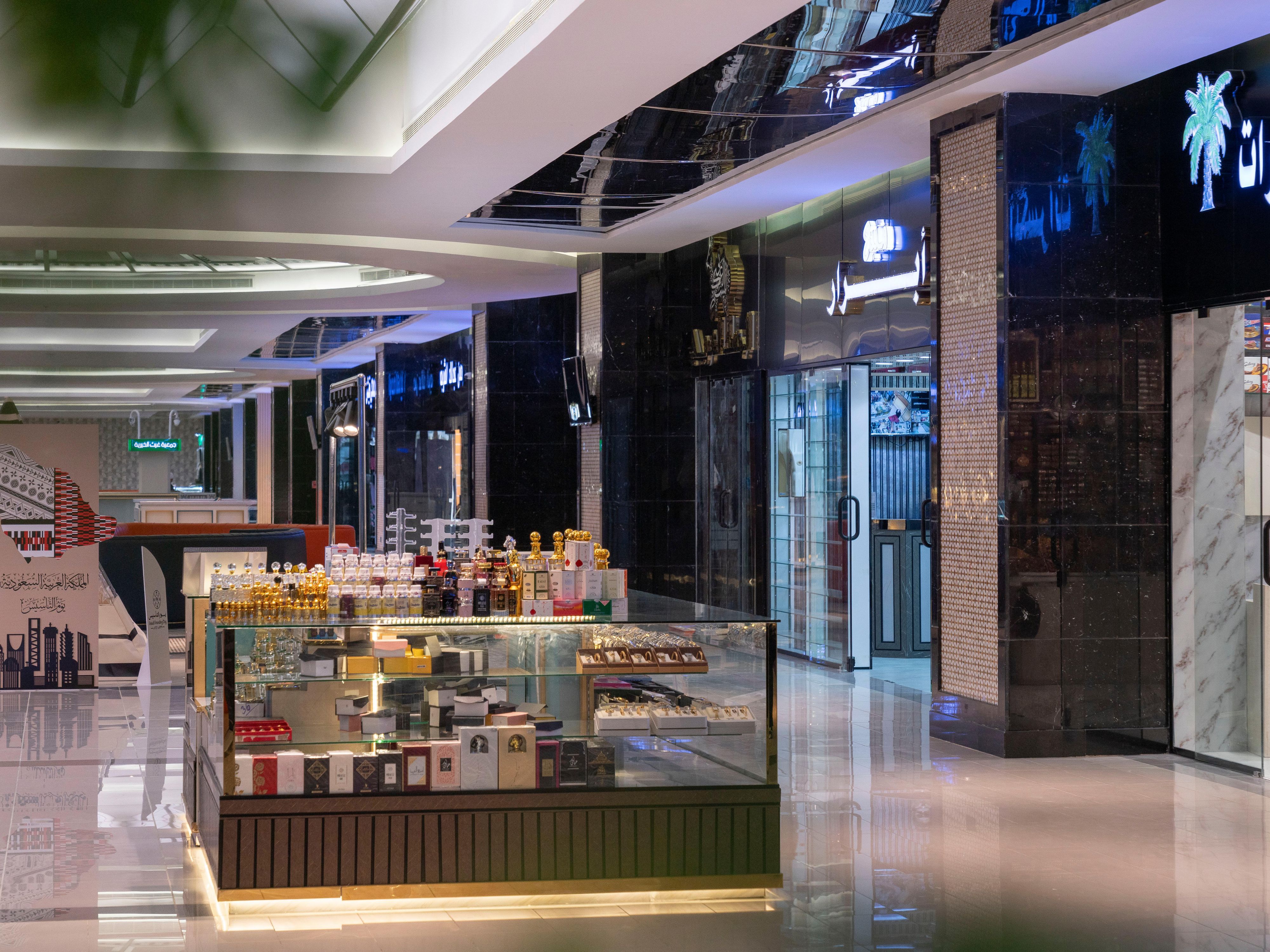 Enjoy direct access to our shopping mall from the comfort of our hotel lobby. Our mall offers a diverse range of stores, including Umrah and Hajj clothing, souvenirs, and cosmetics.
Find unique gifts for loved ones, including intricately designed souvenirs and artifacts. Prepare for Umrah or Hajj with our dedicated section featuring Ihram clothing.