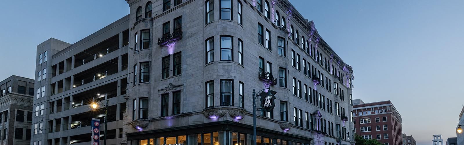 $hotelInfo.mediaDetails.welcomePhotos.primaryPhoto.caption}