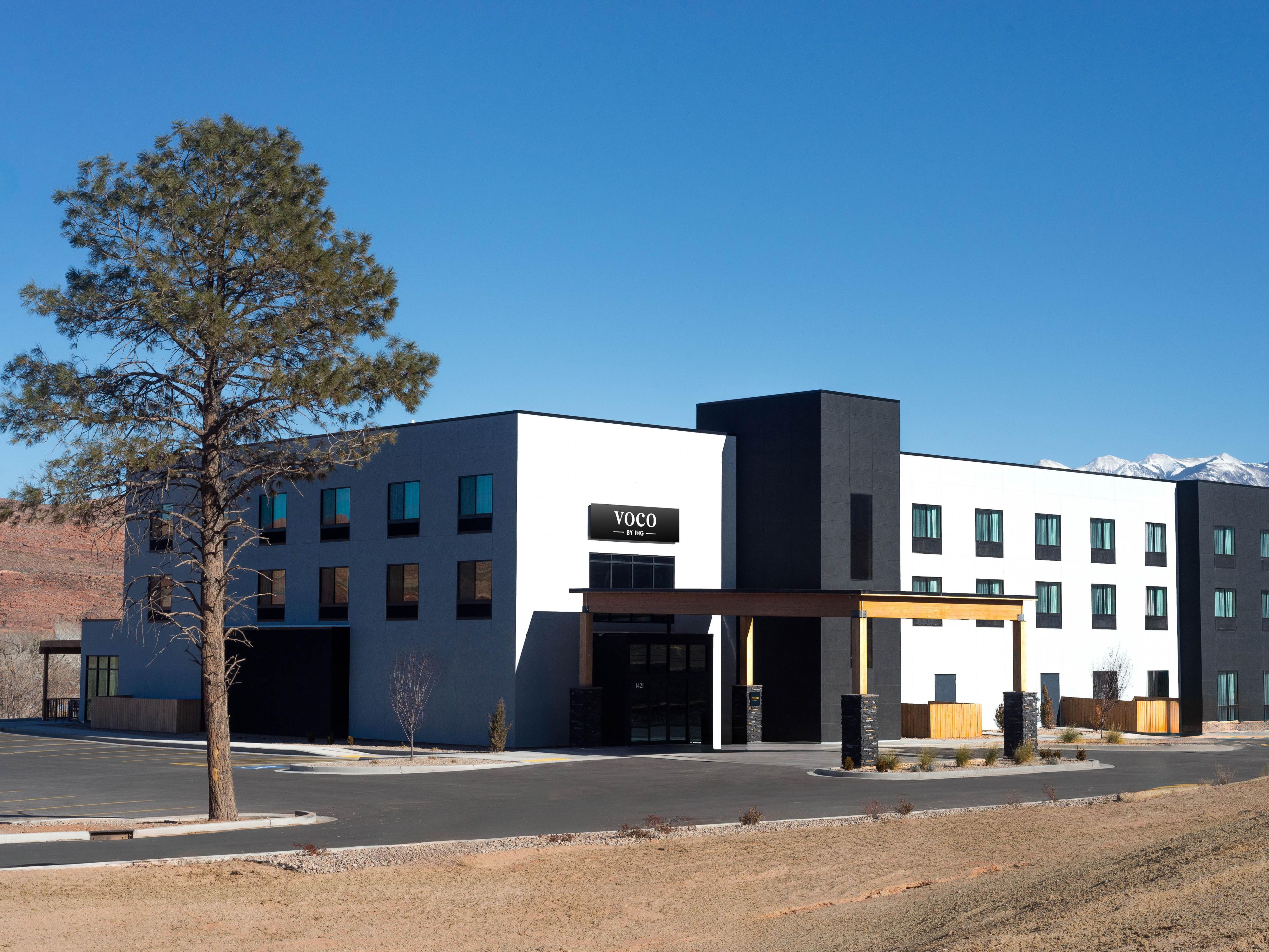 From an inviting indoor pool and hot tub to premium bedding and free Wi-Fi, voco Moab is designed with your comfort in mind. Enjoy mountain views, a 24/7 fitness center, and convenient in-room features like La Colombe coffee makers and mini-fridges. Whether you’re here for adventure or relaxation, we’ve got the little details covered.