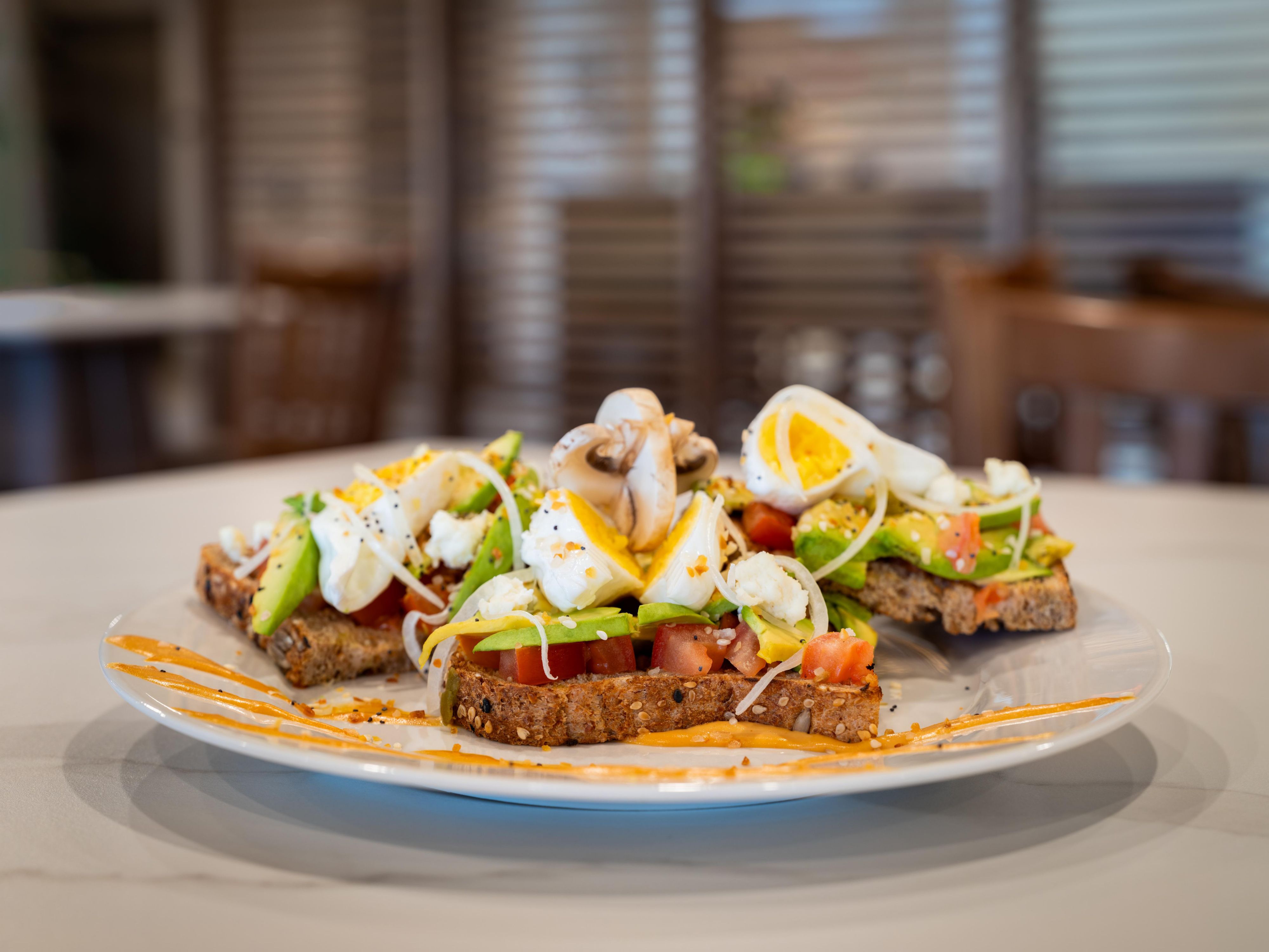 Start your day with locally roasted coffee and fresh pastries at The Vaulted Brews coffee bar, perfect for a quick bite or relaxing moment. After exploring, unwind at The Desert Vault with locally inspired breakfast and dinner dishes providing your ideal spot to recharge after hiking, biking, or sightseeing in Moab’s stunning outdoors.