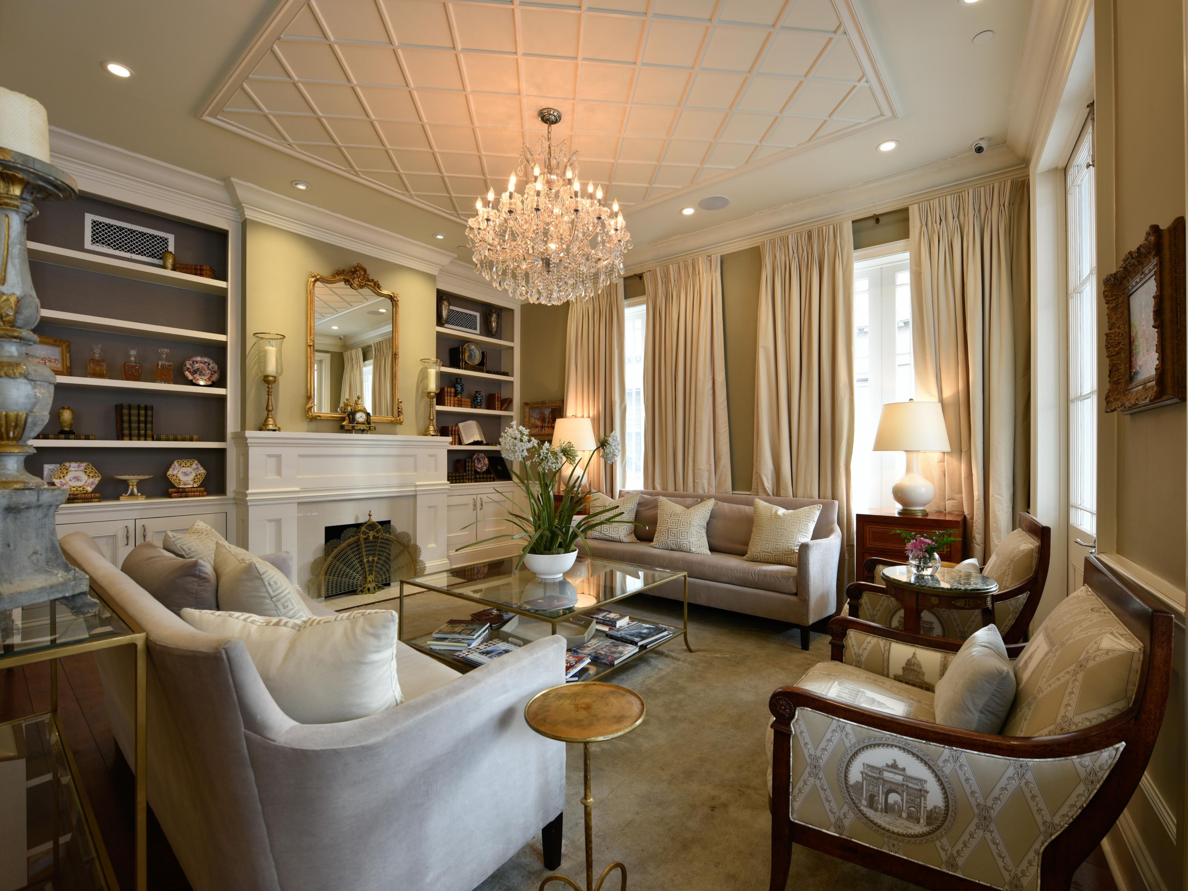 Our New Orleans hotel offers beautiful bridal suites for guests exchanging vows in the Crescent City. Hotel room blocks for wedding guests are also available. Additionally, our lobby can be transformed into a wonderful informal meeting space to gather with friends and family. Our helpful team will be happy to ensure all your needs are met.
