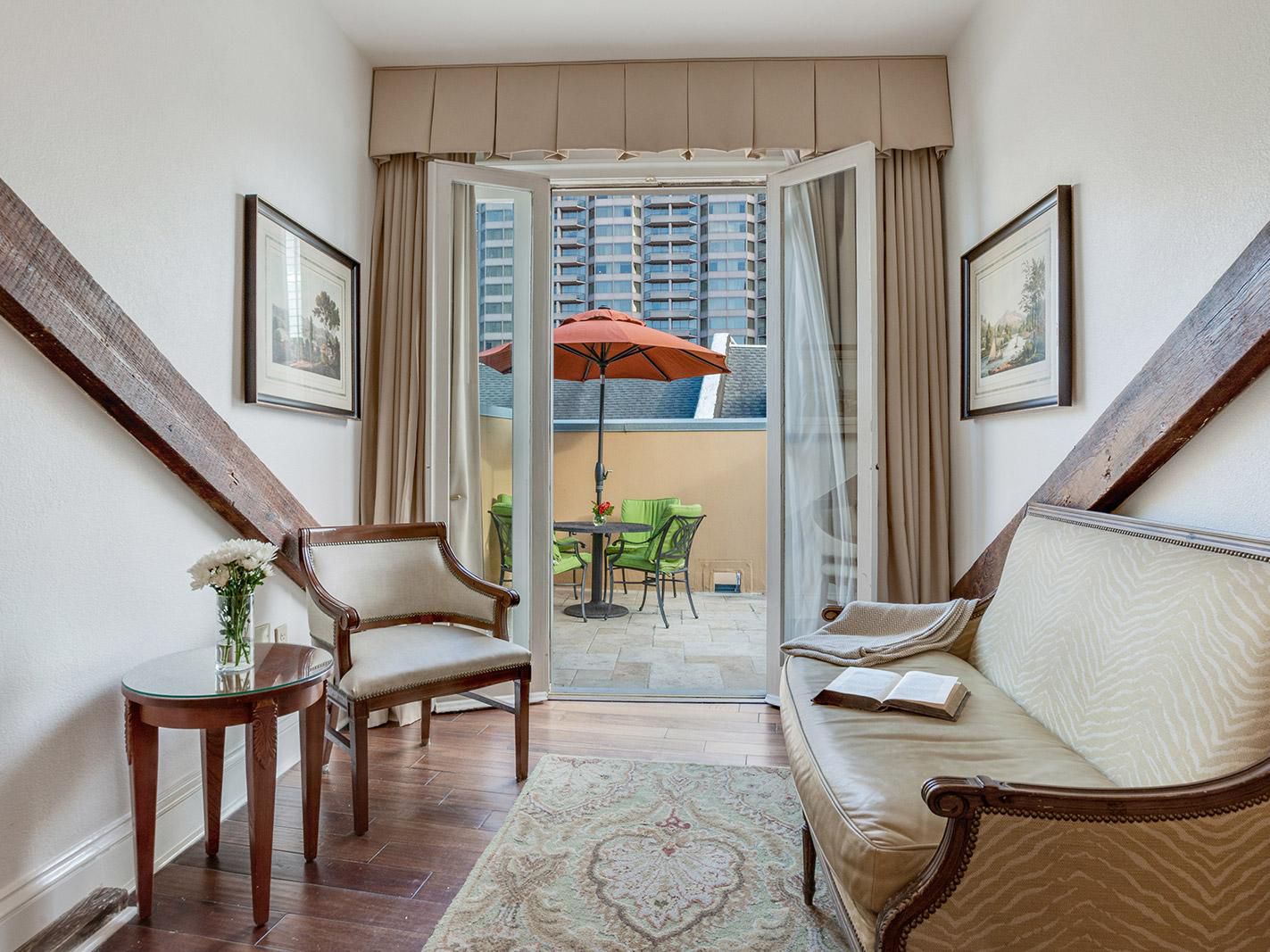 Enjoy rooms featuring private courtyards, these rooms offer a peaceful retreat amid the city buzz. Ideal for guests wanting a quiet, intimate space after a day in New Orleans’ lively French Quarter.