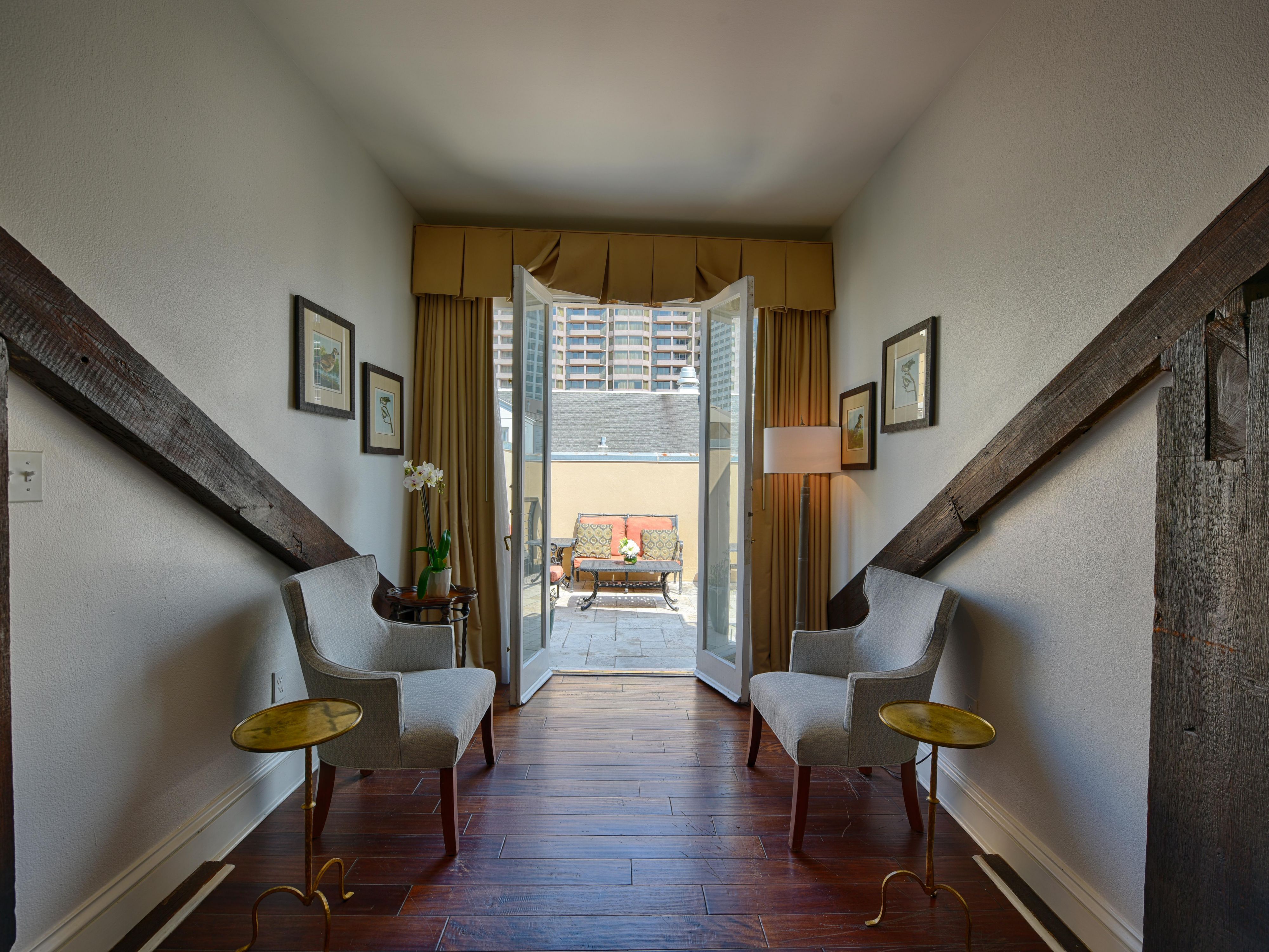 Enjoy fresh air and city views from your own private balcony at voco St. James Hotel. These rooms offer a peaceful retreat to unwind after exploring New Orleans’ vibrant French Quarter just steps away.