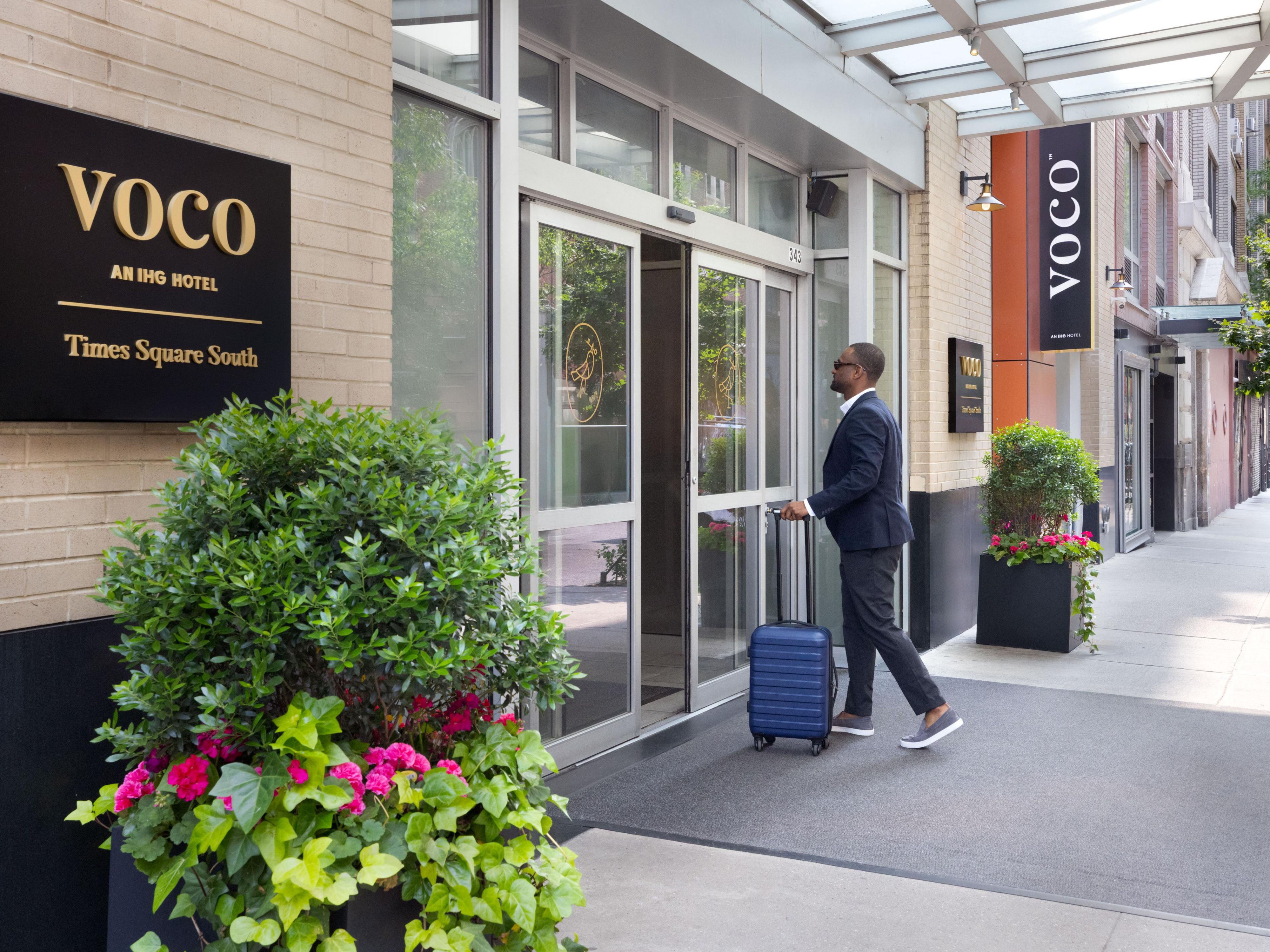 Located just two blocks from Penn Station, our West Midtown Manhattan hotel offers proximity to iconic NYC landmarks. Enjoy easy access to Hudson Yards' shopping and dining, the Theatre District's live shows, Times Square, and the scenic High Line. Plus, catch top-notch entertainment at Madison Square Garden and events at the Javits Center.