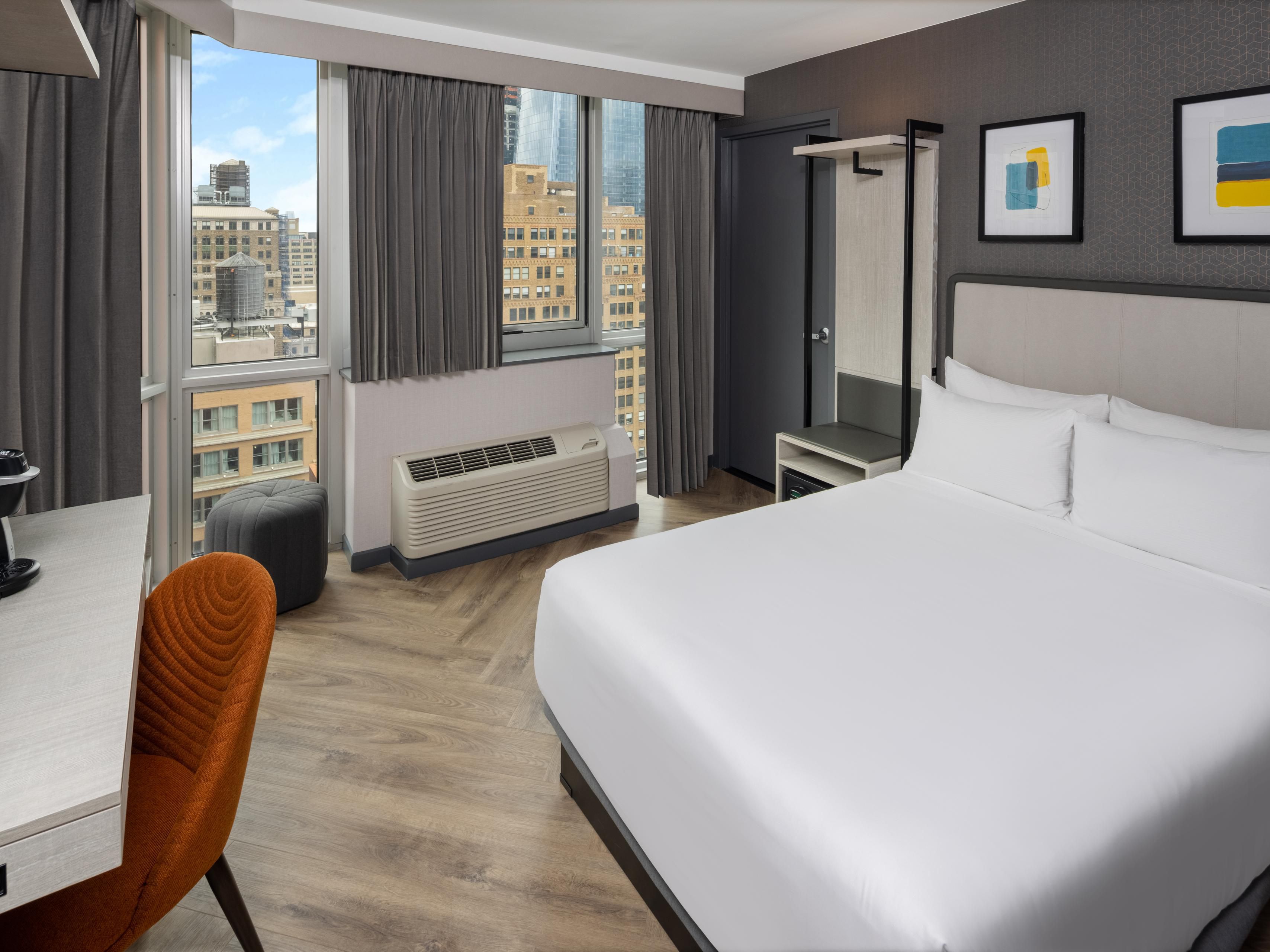 Plan your wedding stay with ease using voco Times Square South’s wedding blocks. Conveniently located near Manhattan’s top venues, it offers comfort and style for your guests in the heart of New York City.