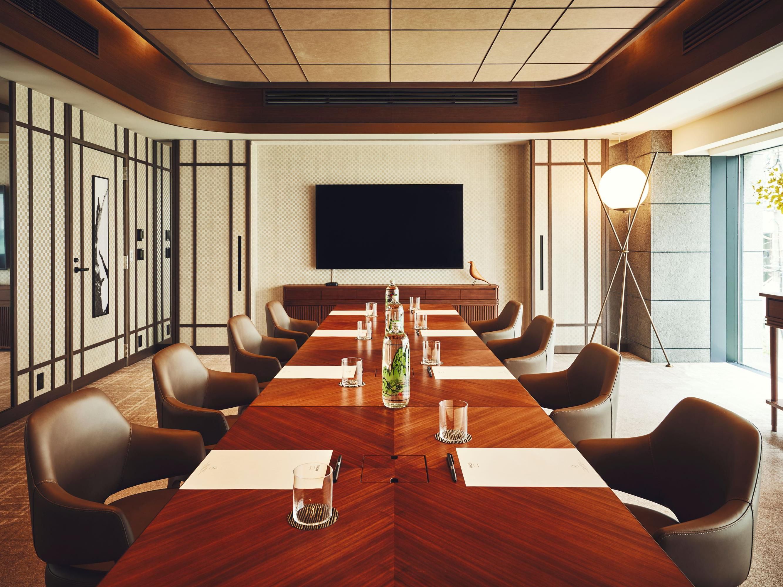 Looking for a place to host an intimate and personal meeting? Look no further as you are just one step away from the perfect venue.
We've got all the latest tech and stylish menus tailored to any event. Let our welcoming hosts make your experience stress-free from start to finish.
