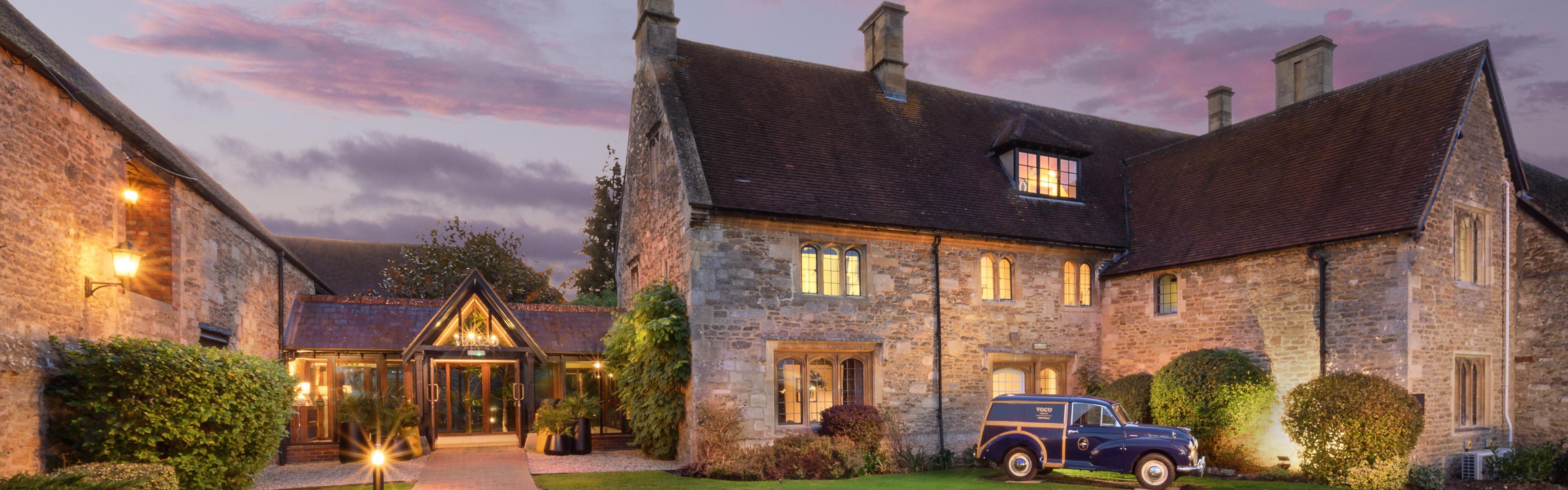 $hotelInfo.mediaDetails.welcomePhotos.primaryPhoto.caption}