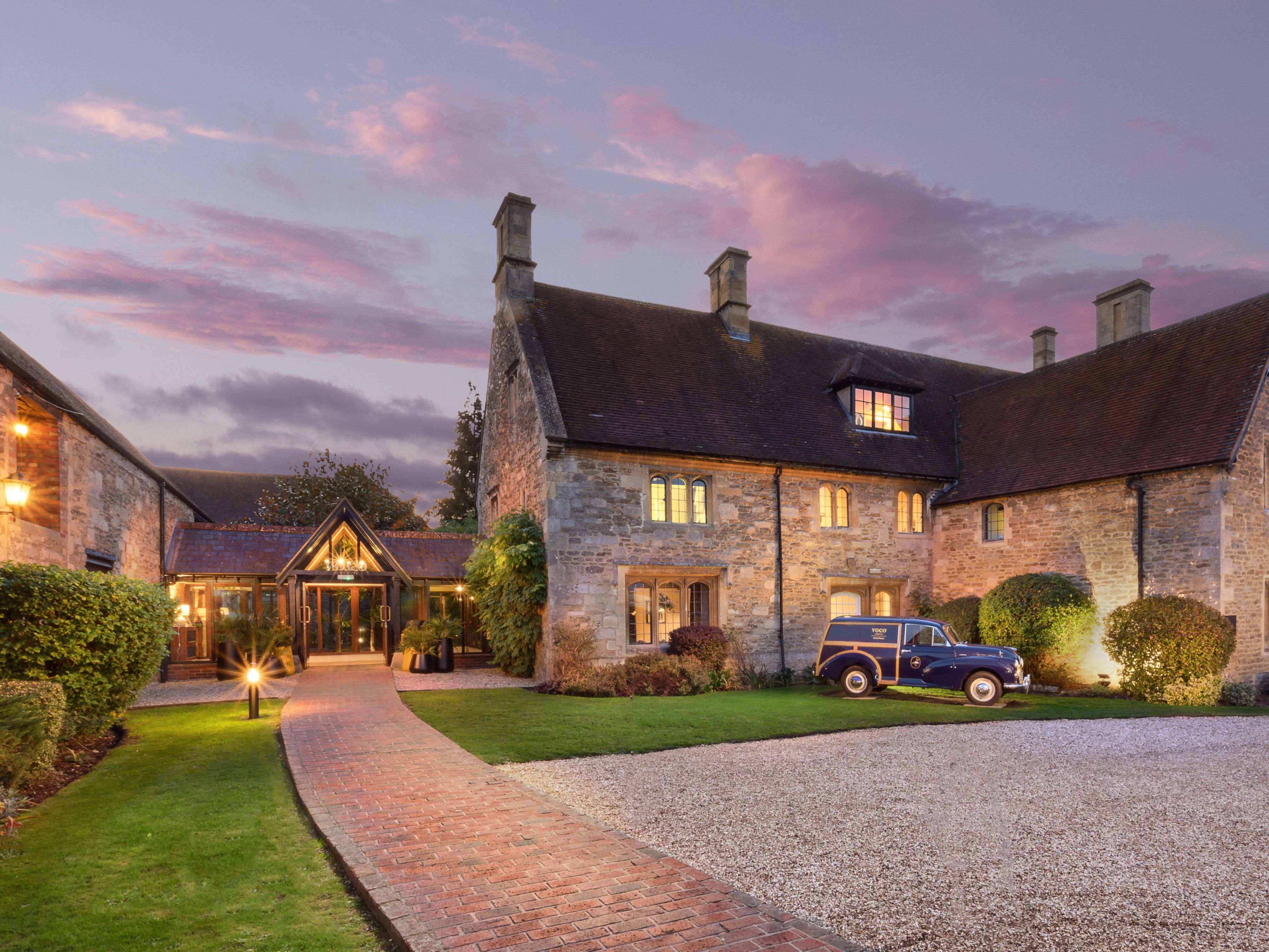 Convenience is key with our extensive on-site parking facilities. Guests can enjoy easy access to the hotel with ample space, ensuring a smooth start to their stay at voco Oxford Thames.