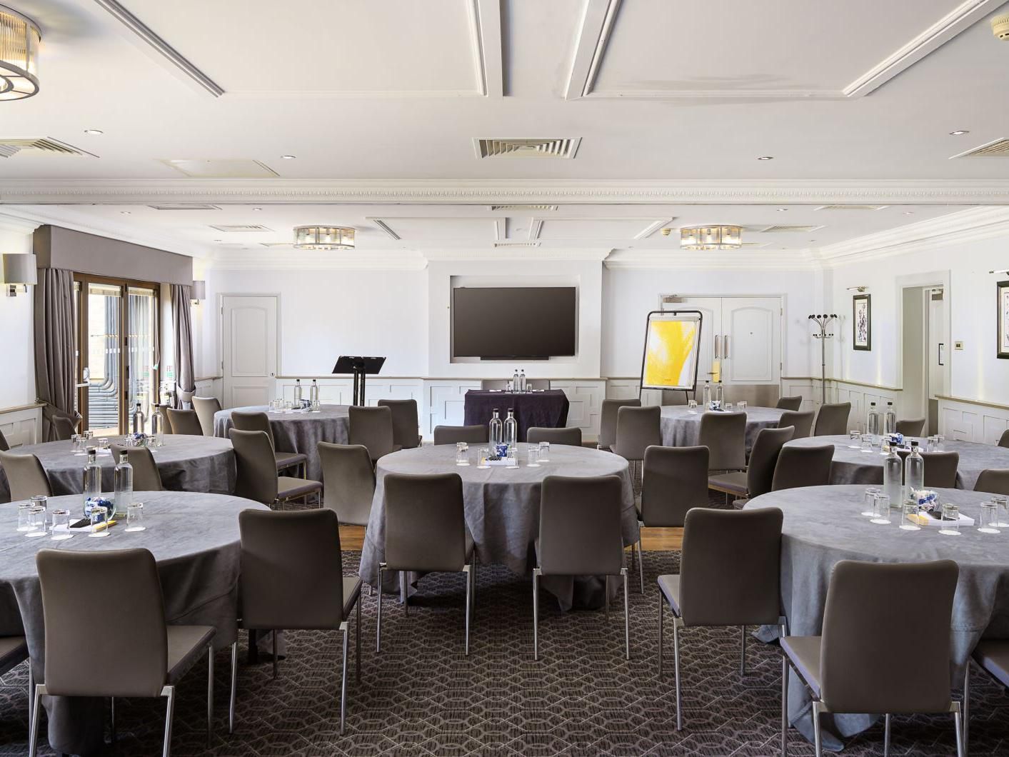 Book your next meeting or event at voco Oxford Spires, just a stone's throw away from Oxford city centre. We offer a warm, unstuffy and contemporary venue to host your next event with 10 versatile event spaces that can accommodate up to 266 guests, we’ve got everything you need.