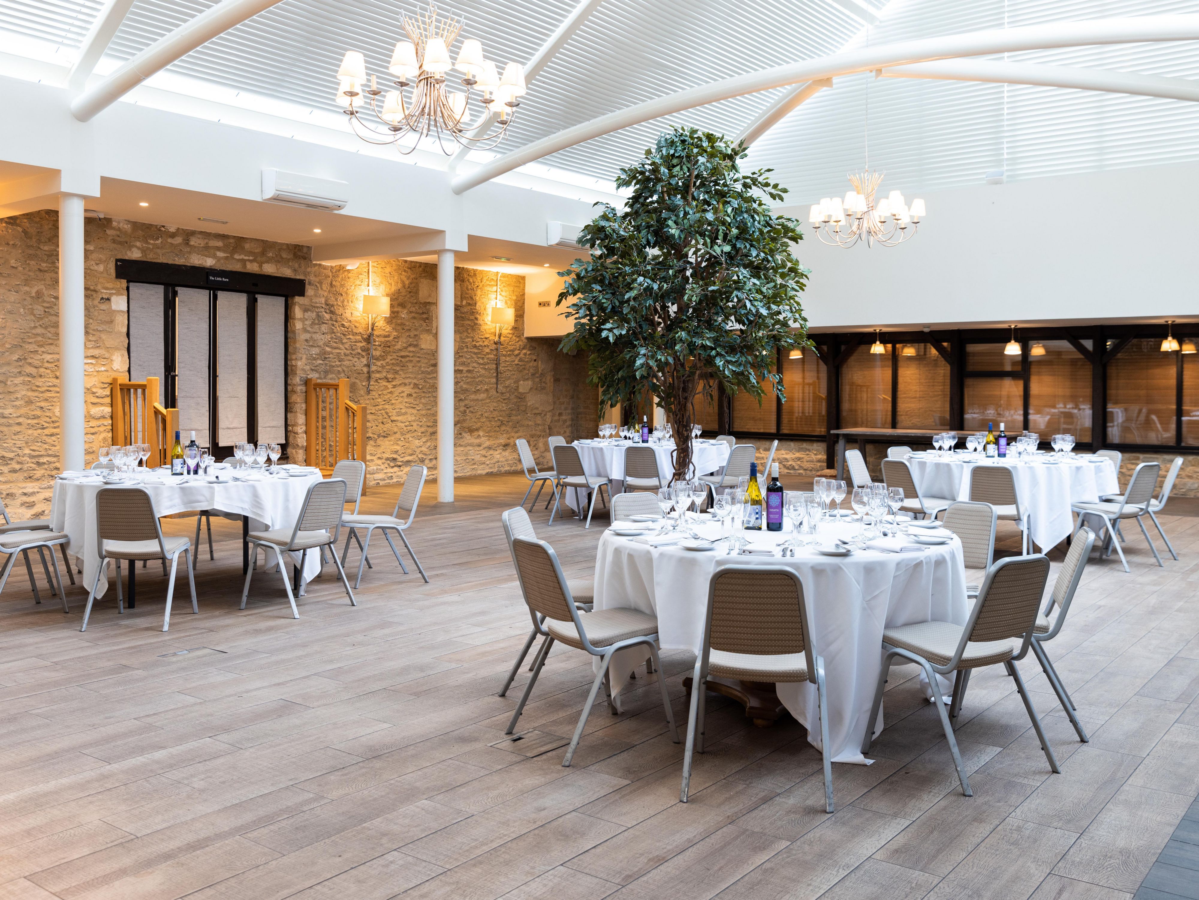 Celebrate life’s most cherished moments at voco Oxford Thames. Our versatile event spaces cater to a range of occasions, from birthdays, anniversaries, and christenings to exclusive Masonic gatherings and themed party nights. With a range of rooms and layouts tailored to your needs.