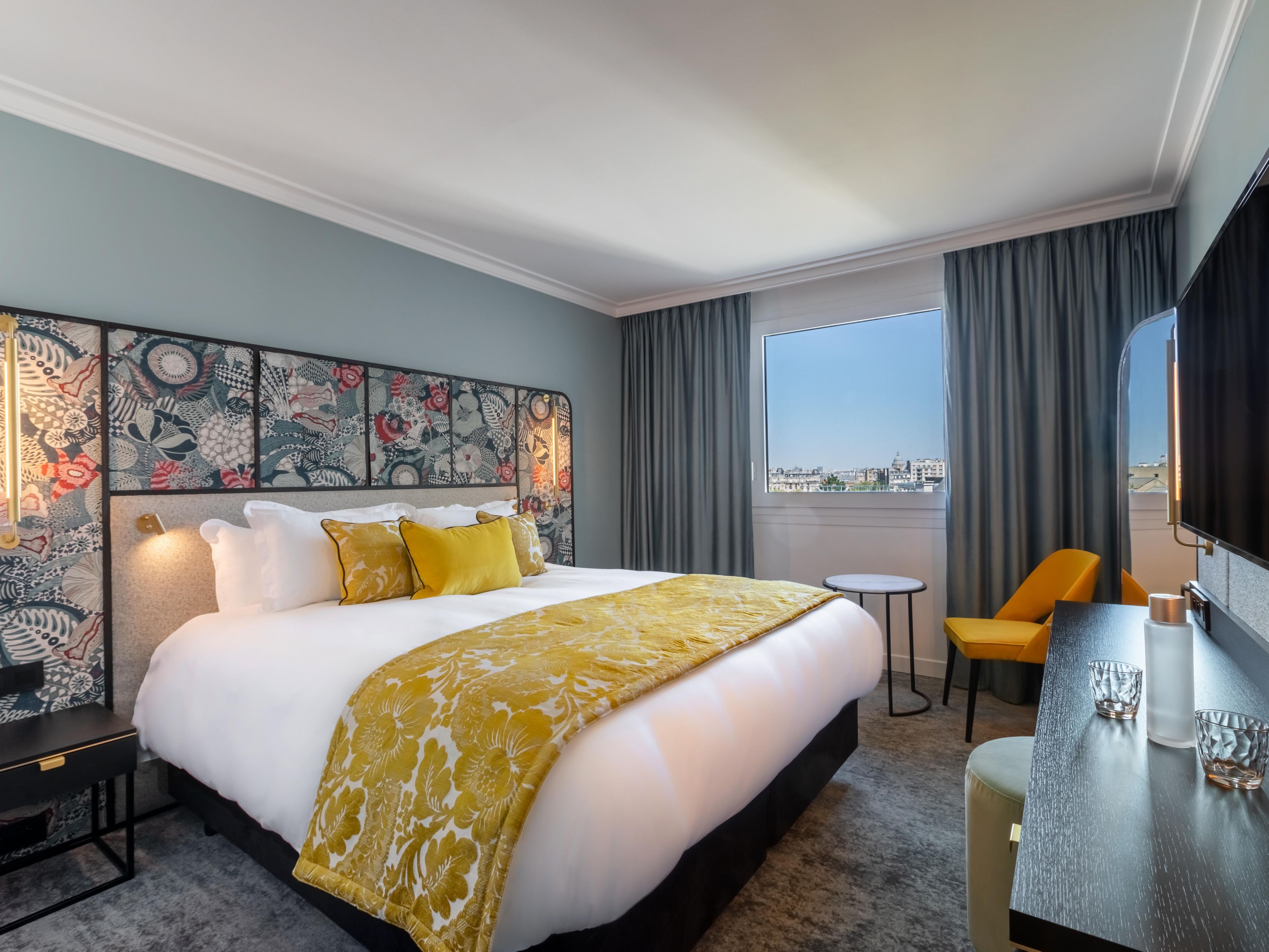 Contemporary, technophiles, environmentally friendly but incredibly comfortable, the rooms combine edgy style with the charm of voco Hotels. With high-end bedding, pillows and comforters made from recyclable materials, bed linens made from natural resources, we take the utmost care of your sleep and the planet.