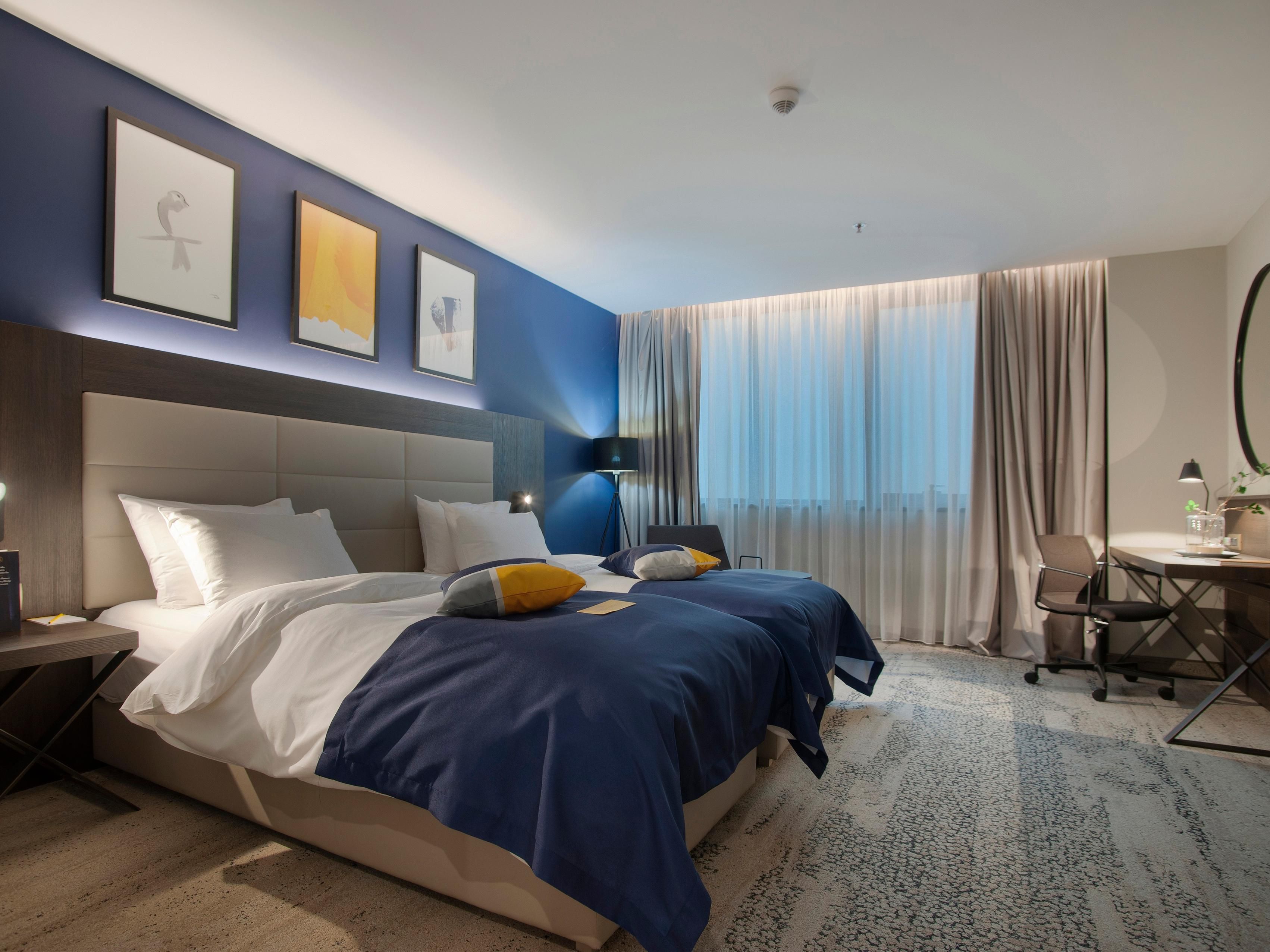 Standard 2 Twin Beds Work space