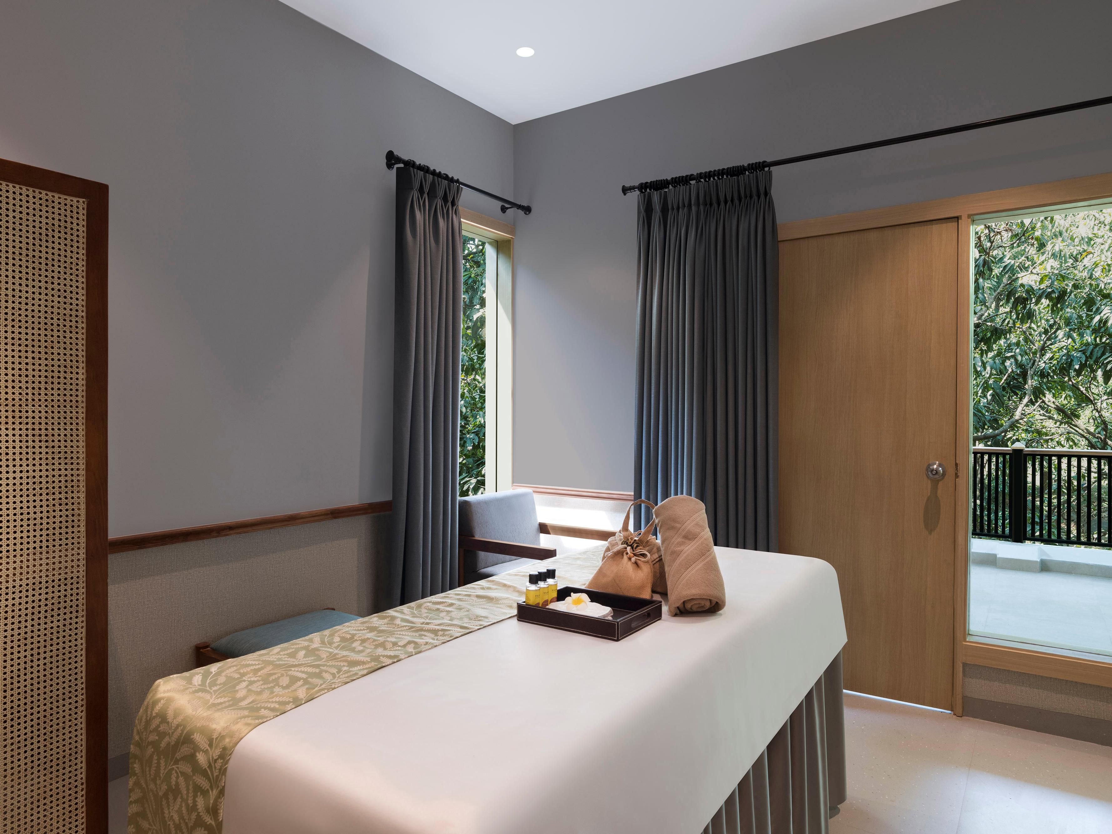 Our spa in Corbett presents a range of treatments and therapies that draw inspiration from ancient healing techniques and modern wellness practices. From blissful massages that alleviate tension and revitalise the skin to treatments that relieve stress and muscle stress – all you need is a moment of self-care and pampering at Tattva Spa.