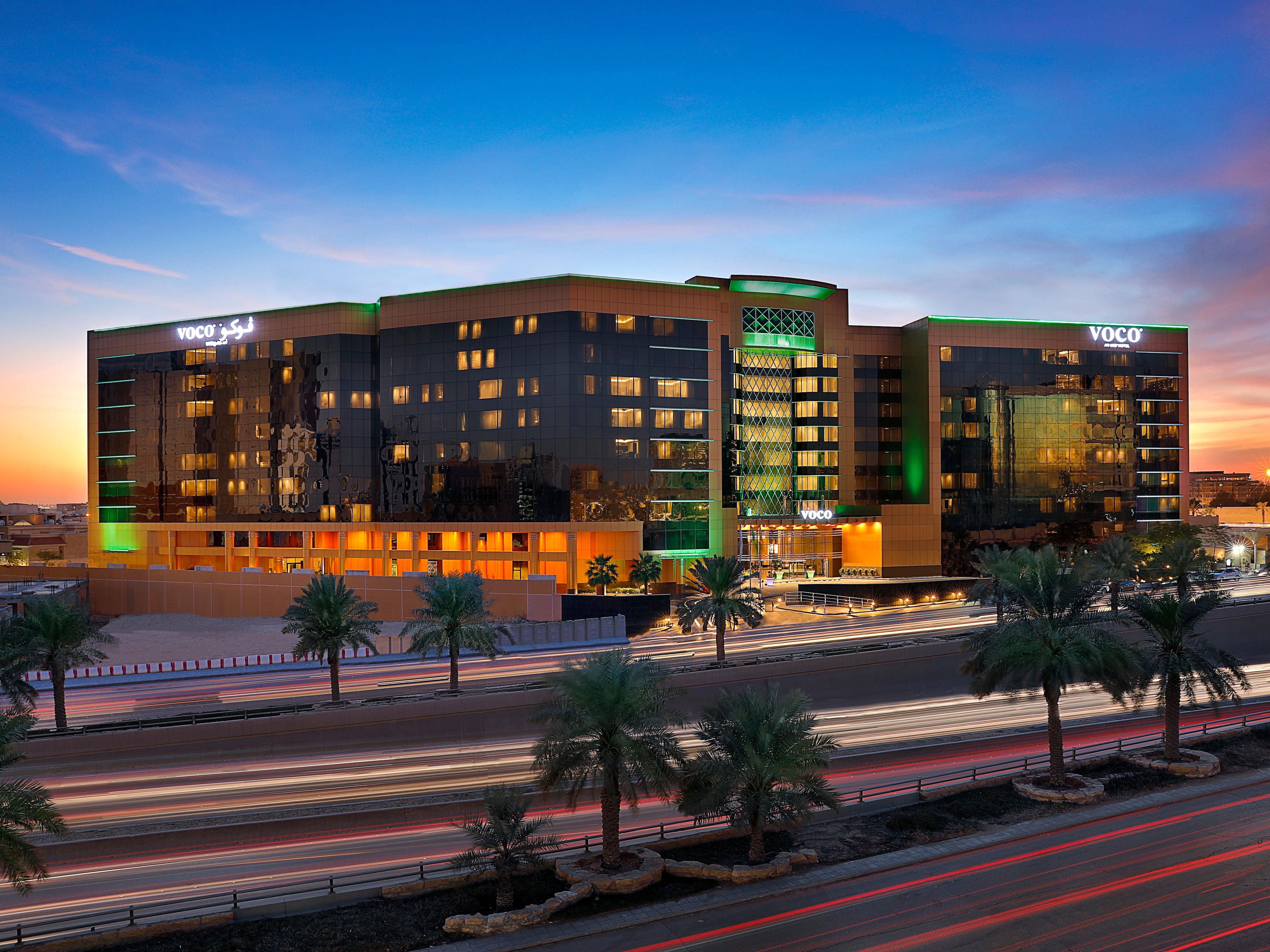 Located on King Fahad Road with 23 meeting rooms, 6 restaurants