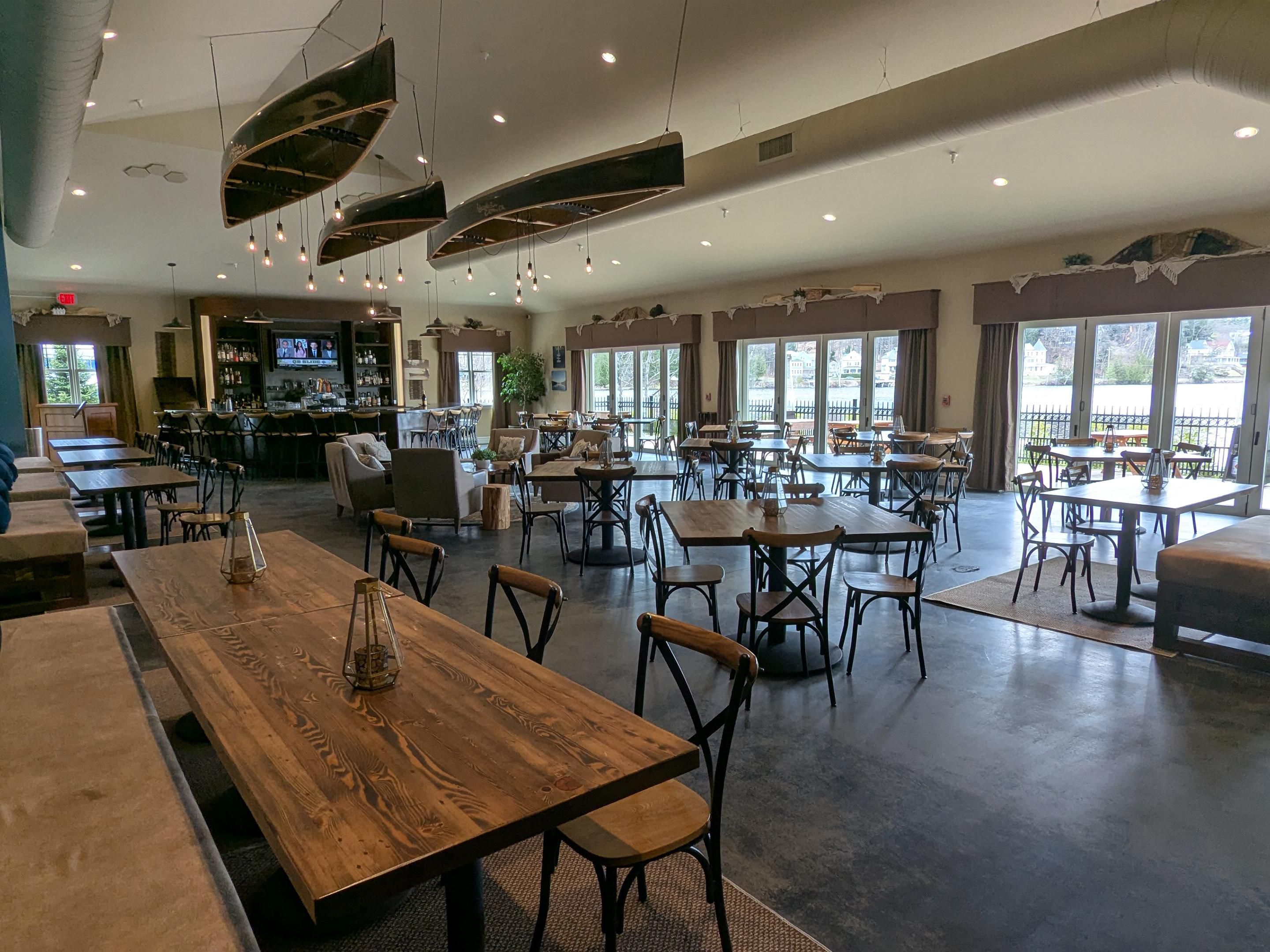 Experience exceptional dining at our onsite waterfront restaurant, Lakeside Drift, offering authentic Adirondack flavors with unbeatable views. With convenient boat slips, it’s easy for boaters and paddlers to stop by for lunch. In the evening, unwind with family and enjoy a delicious locally inspired dinner in a relaxed lakeside setting.