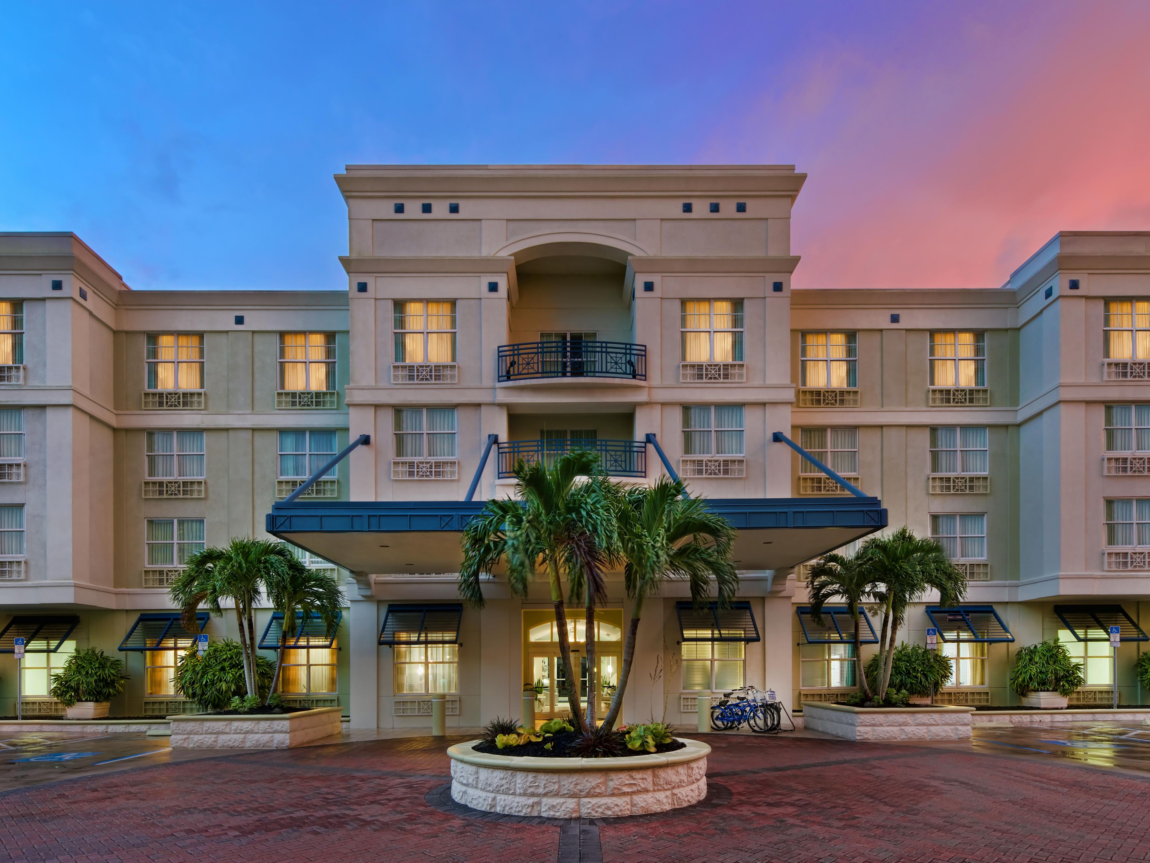 voco Sarasota welcomes you with a sea breeze and beautiful sunsets