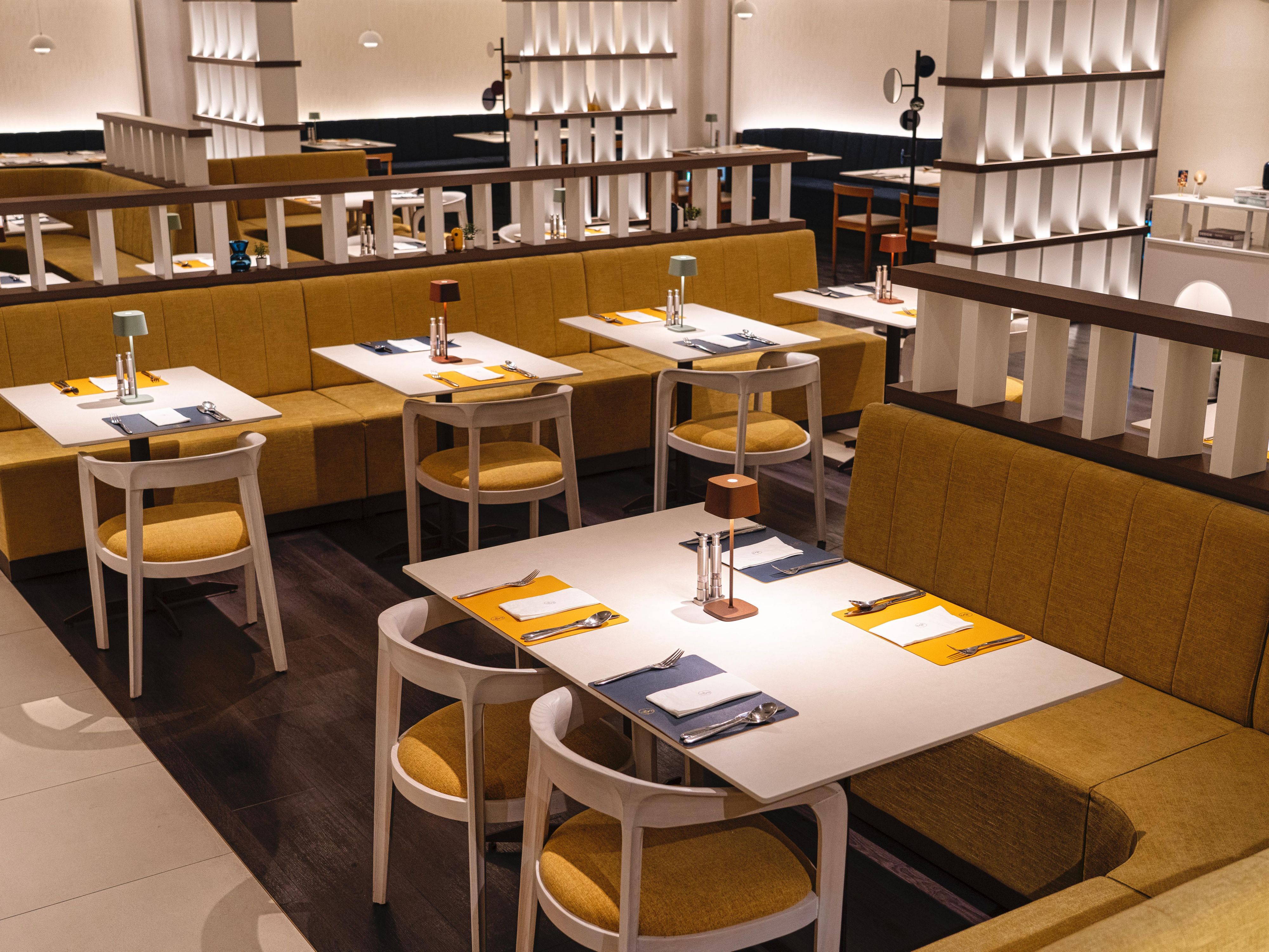 阿马里洛是享受国际美食和热闹气氛的好去处。世界高水平厨师们用美味食材烹制出各种现代多元文化菜肴，并配以丰富的饮品菜单，更有楼下充满活力的江南区美景作伴。丰富多彩的盛宴恭候您的光临！