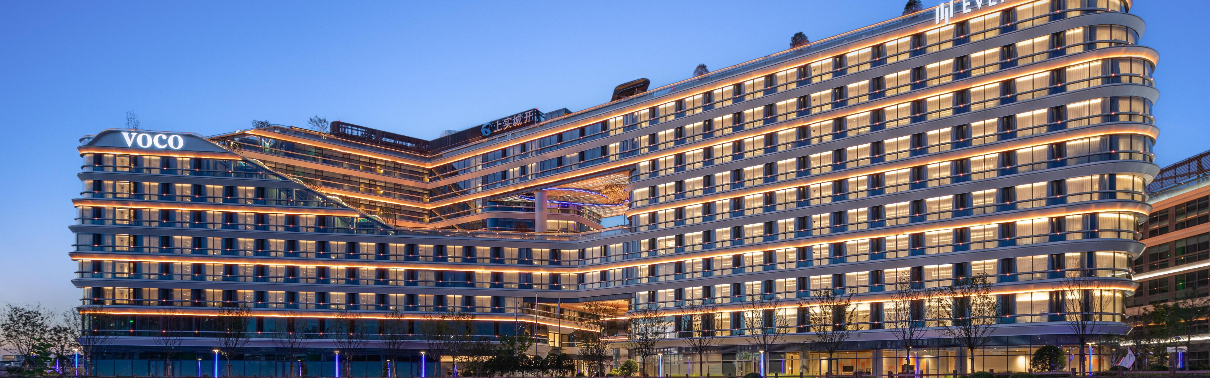 $hotelInfo.mediaDetails.welcomePhotos.primaryPhoto.caption}