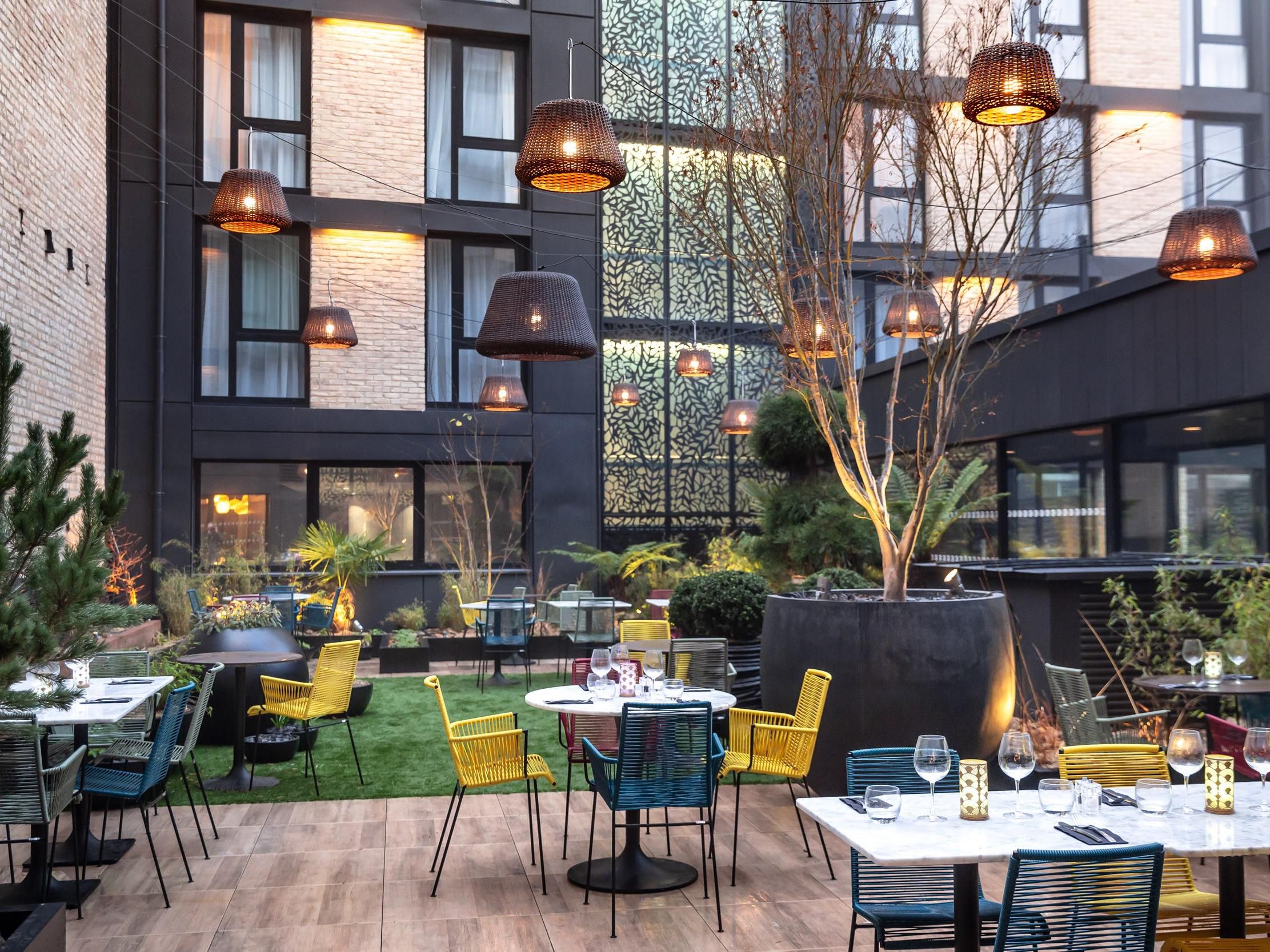 Both restaurant and bar have peaceful terraces where you can eat or chat outside. Throughout the day, our chefs serve up international dishes and local specialties, along with salads and gourmet sharing plates. With table football and a big TV screen, our friendly lounge bar offers craft beers, French wines and cocktails.