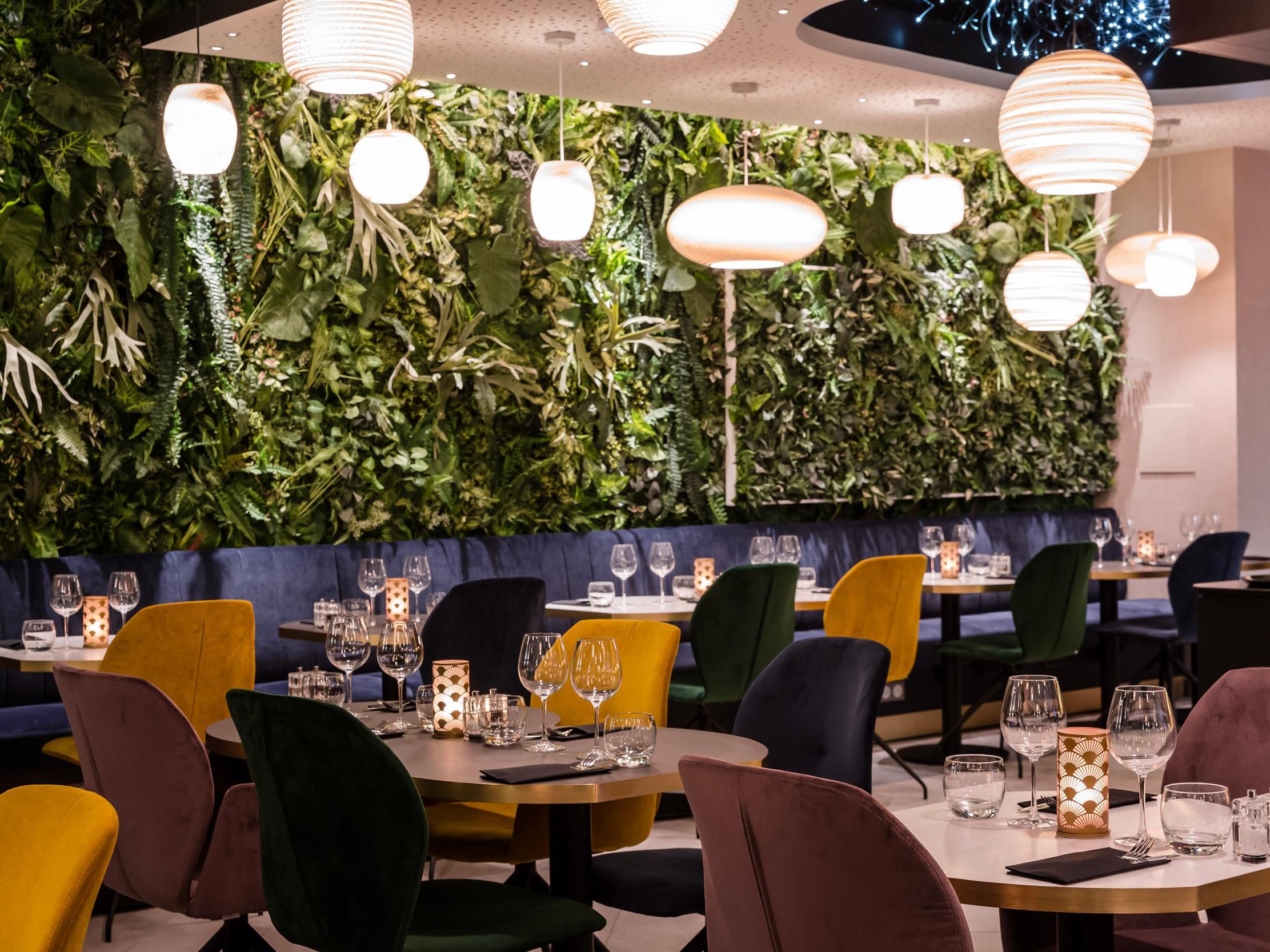 Our Garden restaurant, bathed in natural light, serves a breakfast buffet featuring pastries, fresh fruits, and local specialties. Enjoy homemade lunch and dinner dishes inspired by global flavors. The Lounge Bar offers wines and cocktails, with leafy terraces ideal for outdoor dining.