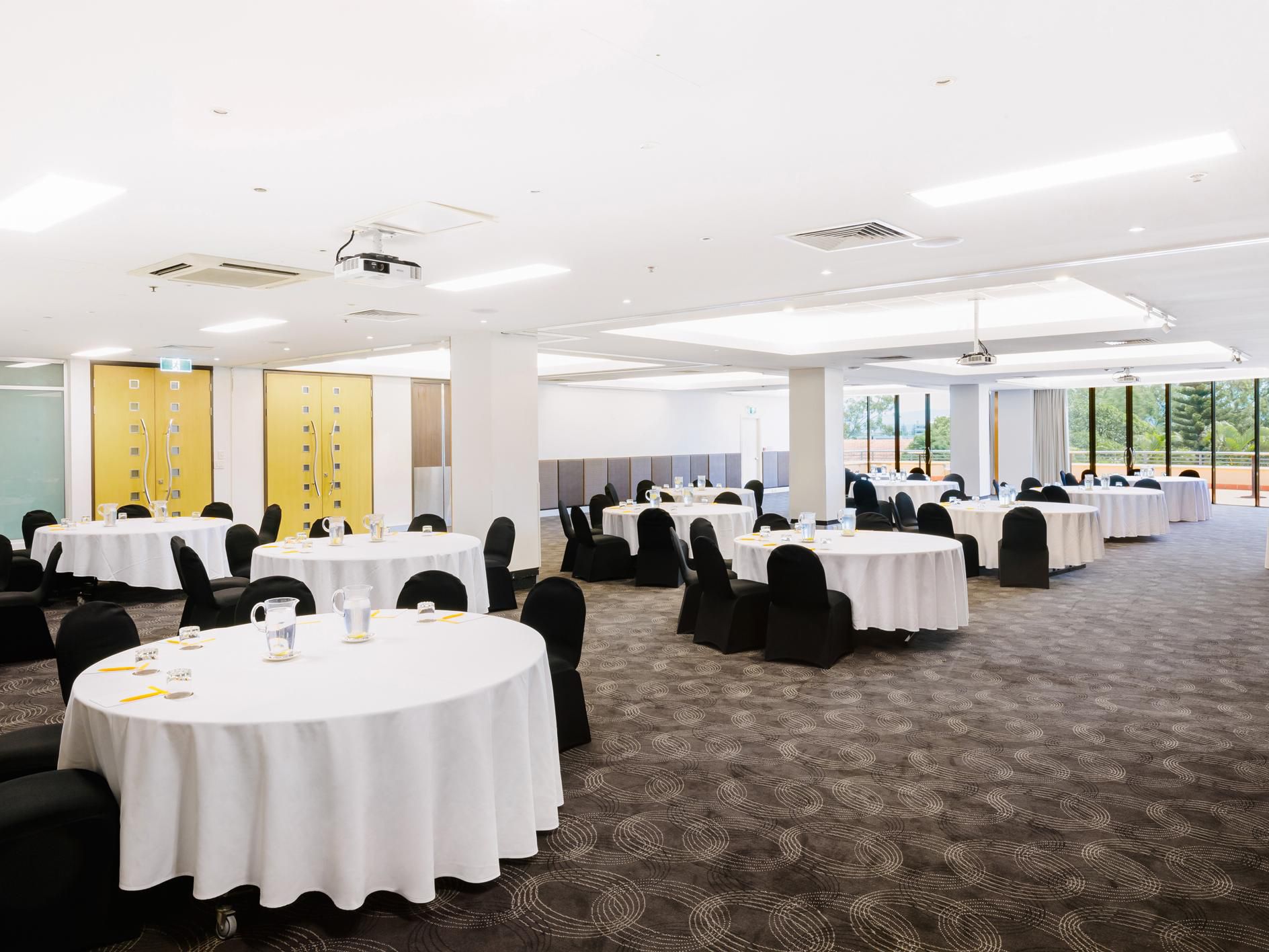 Whether you're hosting an intimate board meeting or extravagant gala event, we have the perfect venue for your function at voco® Gold Coast. Take your pick of 7 light-filled event spaces, or one of our 3 restaurants and bars, ranging from 30m² up to 330m², plus premium leisure facilities and accommodation. 

 